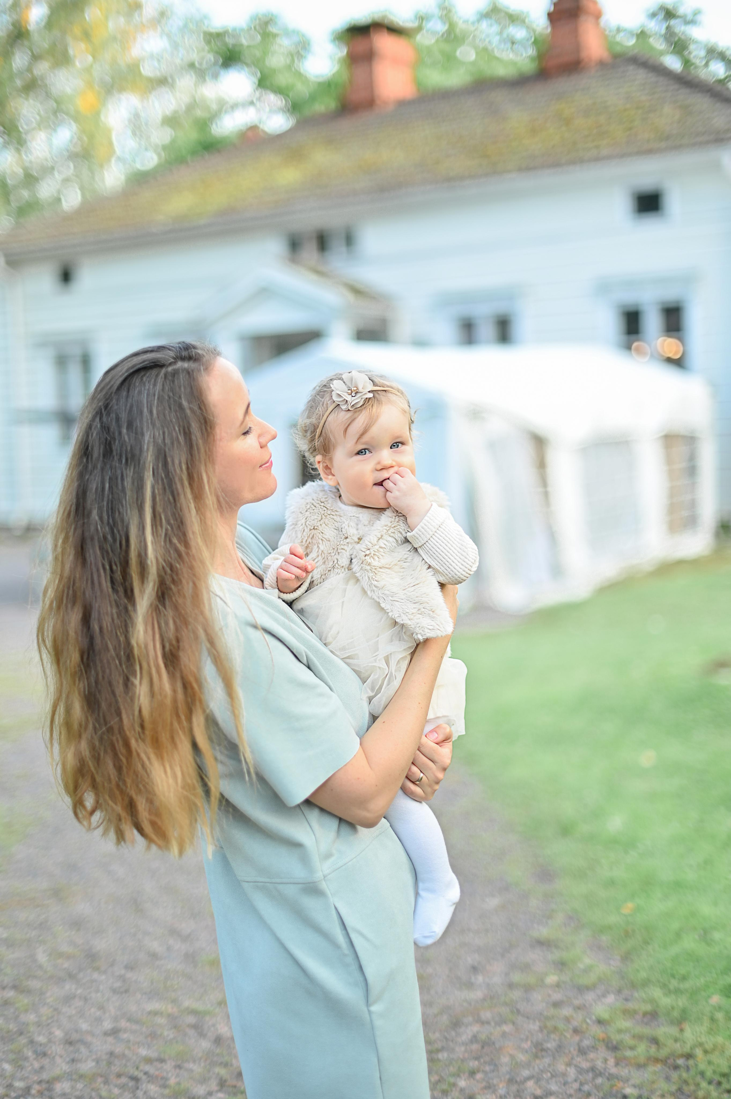 Семейная съемка в Koiramäen Pajutalli. Детский и семейный фотограф в финляндии дина пулкка. контент фотограф