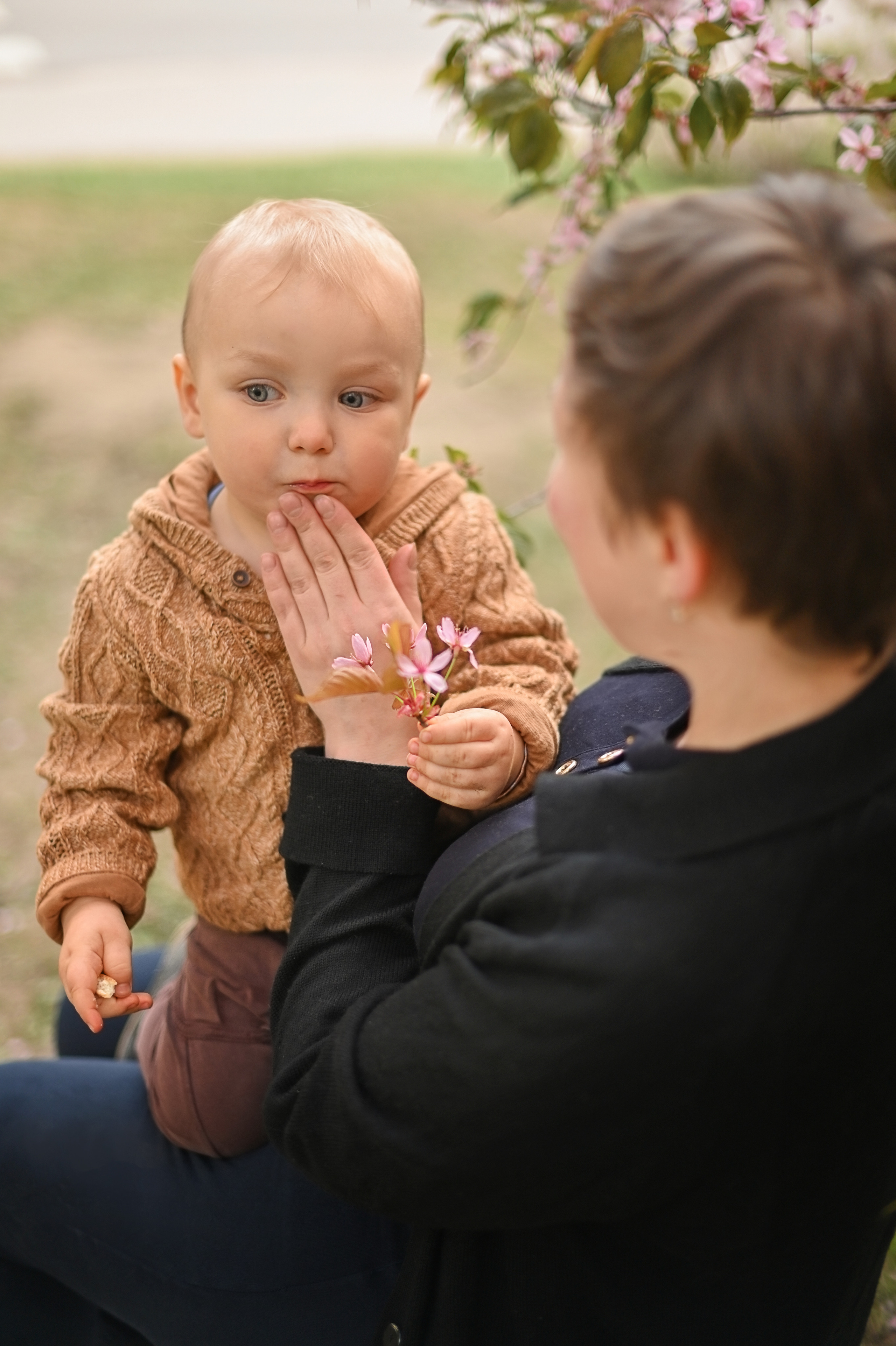 Сакура. Мама и сын. Детский и семейный фотограф в финляндии дина пулкка. контент фотограф