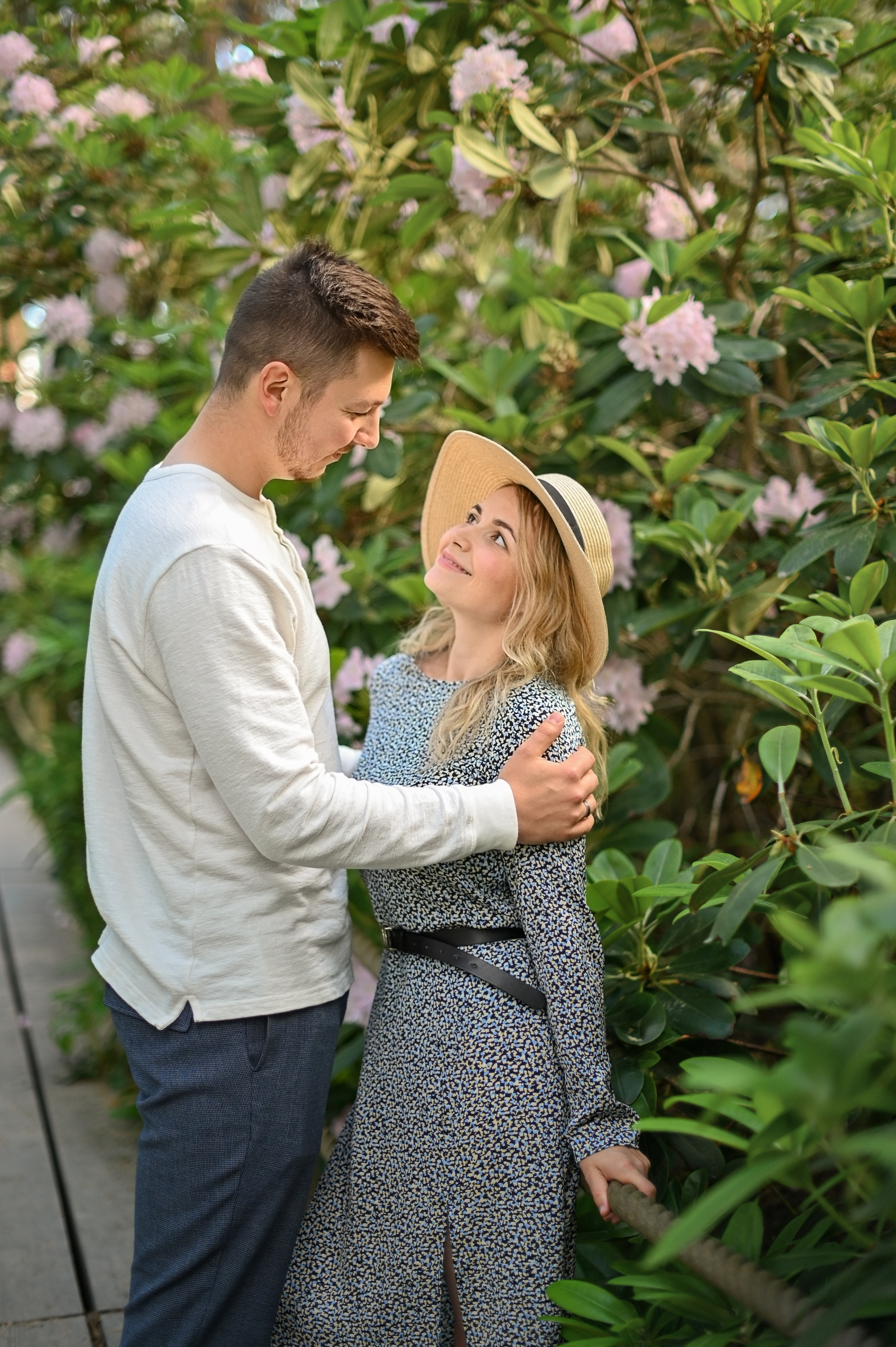 Семья в парке Рододендронов. Детский и семейный фотограф в финляндии дина пулкка. контент фотограф