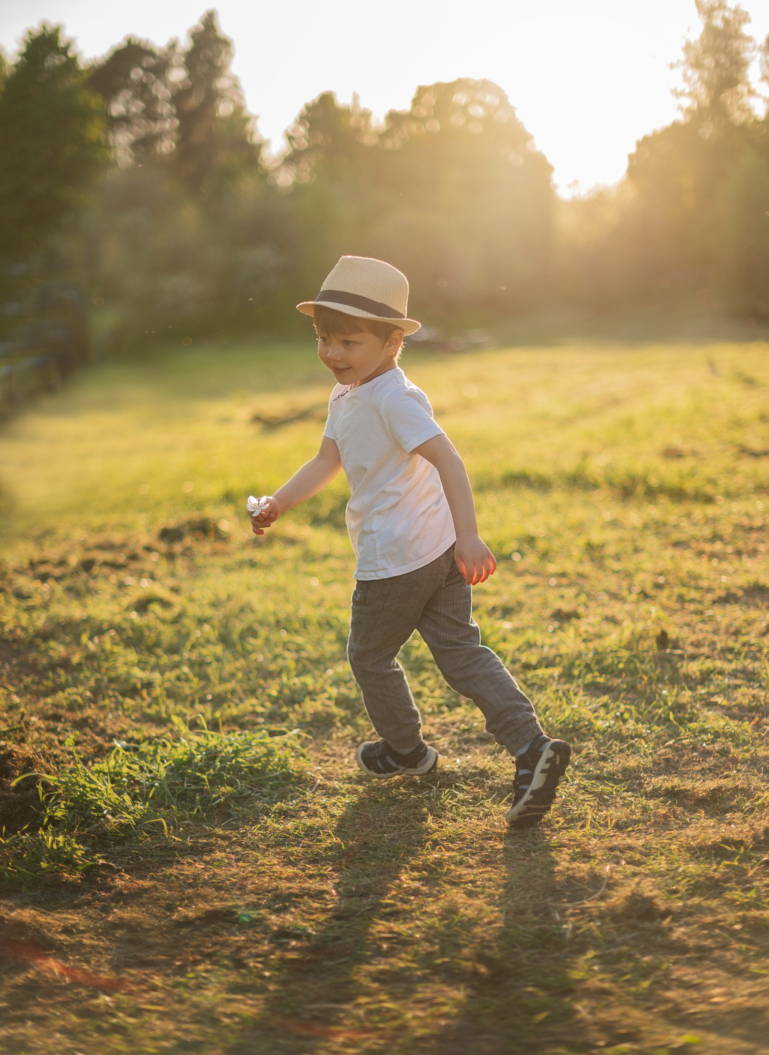 В яблонях. Детский и семейный фотограф в финляндии дина пулкка. контент фотограф