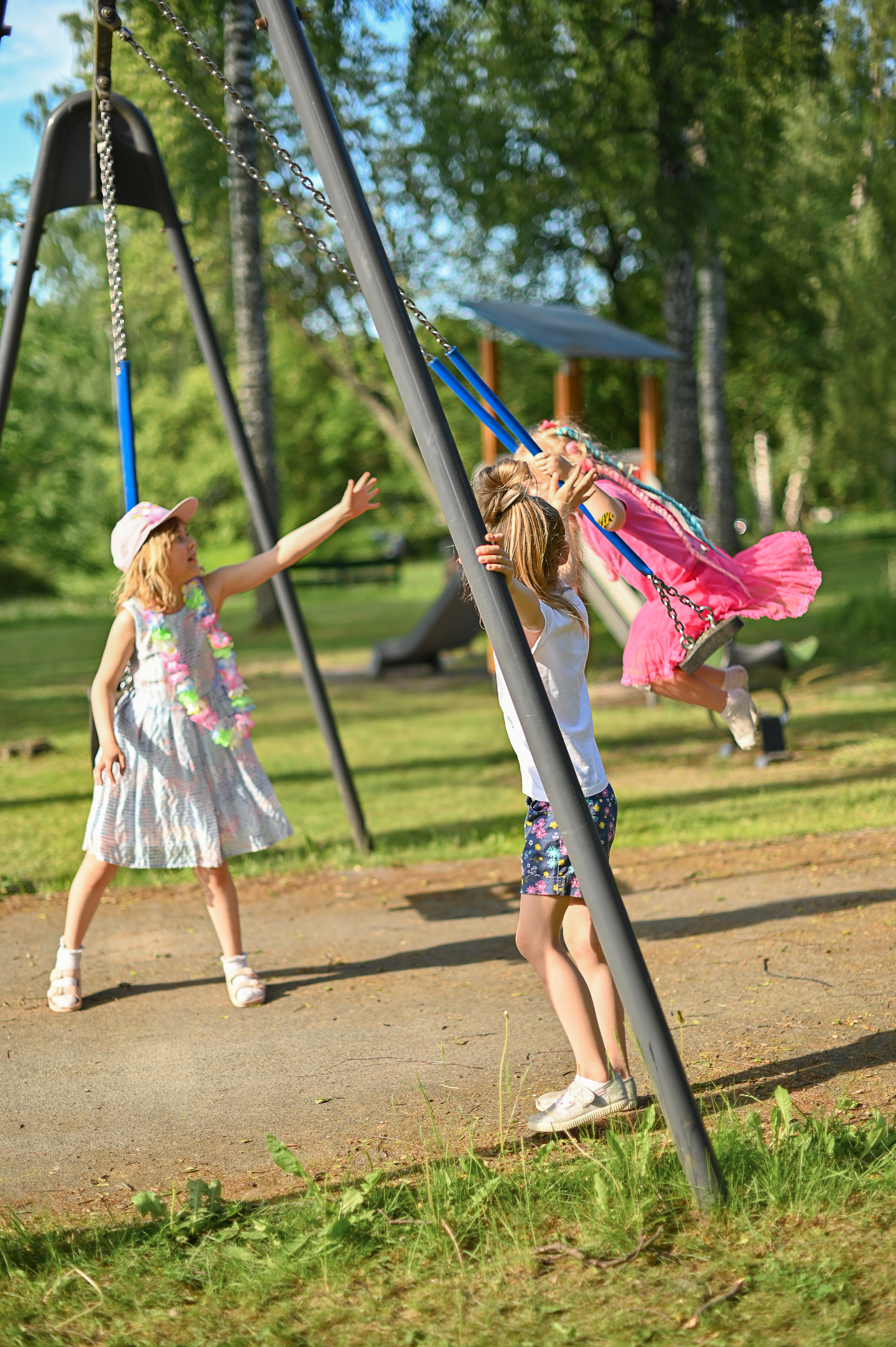 Адель 4 года. Гавайская вечеринка во дворе многоквартирного дома. Детский и семейный фотограф в финляндии дина пулкка. контент фотограф