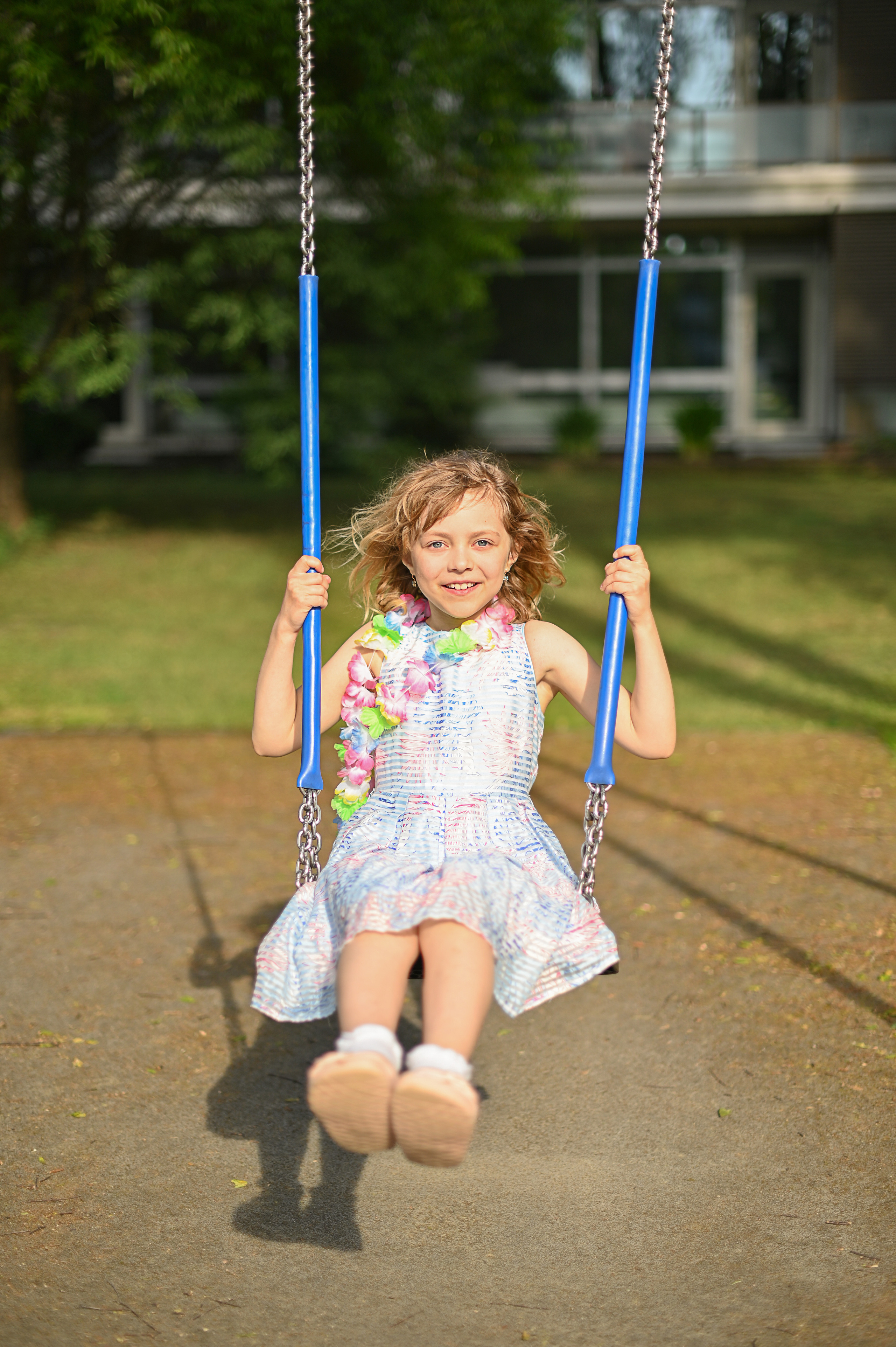 Адель 4 года. Гавайская вечеринка во дворе многоквартирного дома. Детский и семейный фотограф в финляндии дина пулкка. контент фотограф