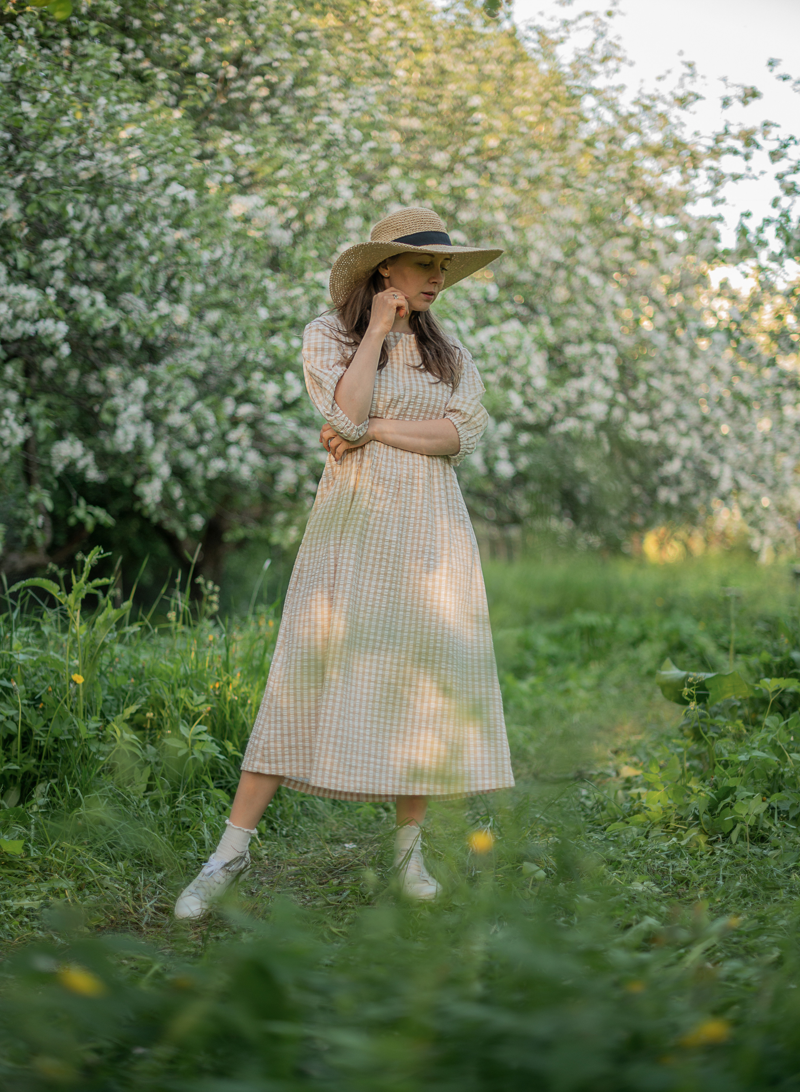 В яблонях. Детский и семейный фотограф в финляндии дина пулкка. контент фотограф