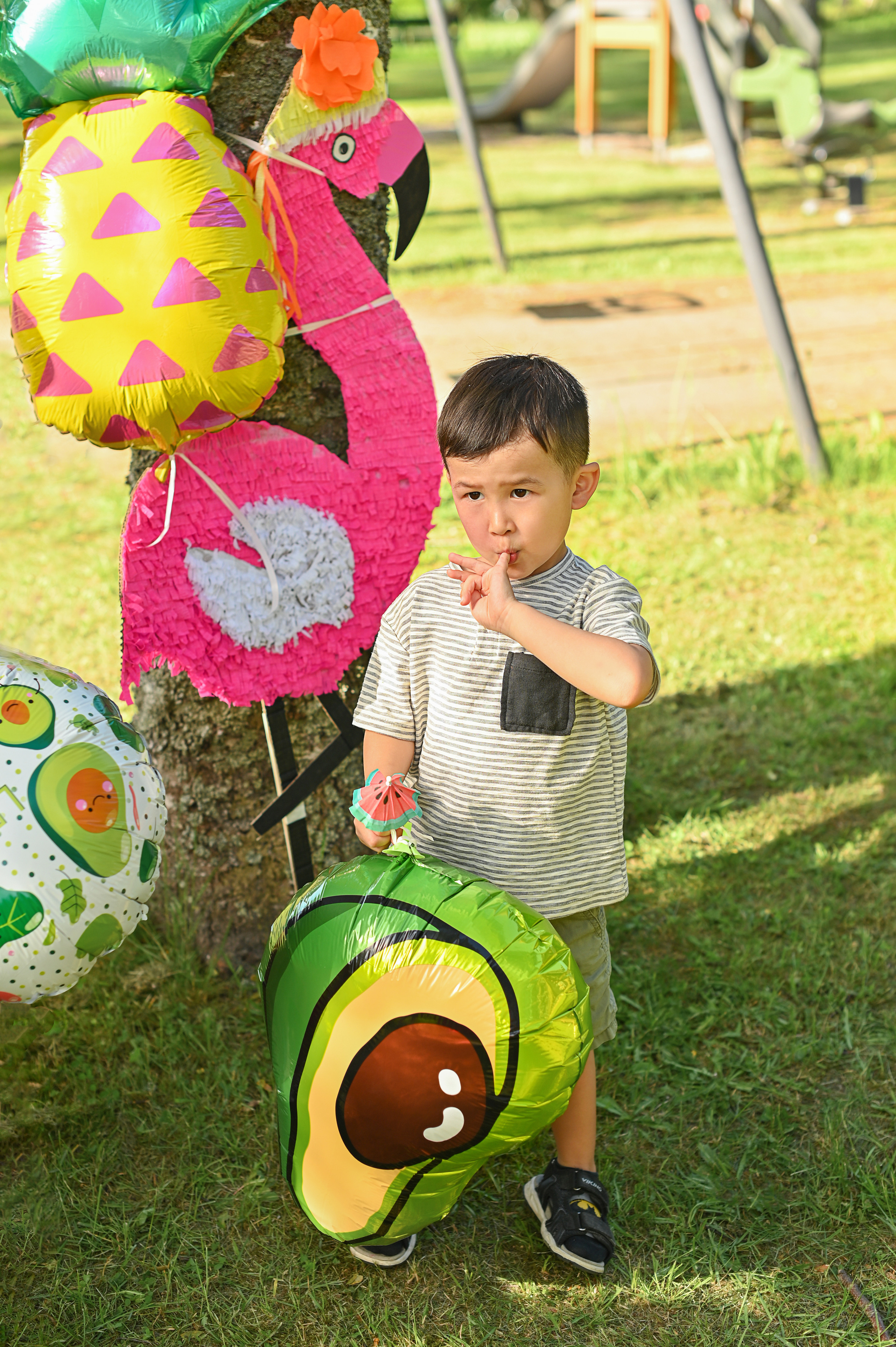 Адель 4 года. Гавайская вечеринка во дворе многоквартирного дома. Детский и семейный фотограф в финляндии дина пулкка. контент фотограф