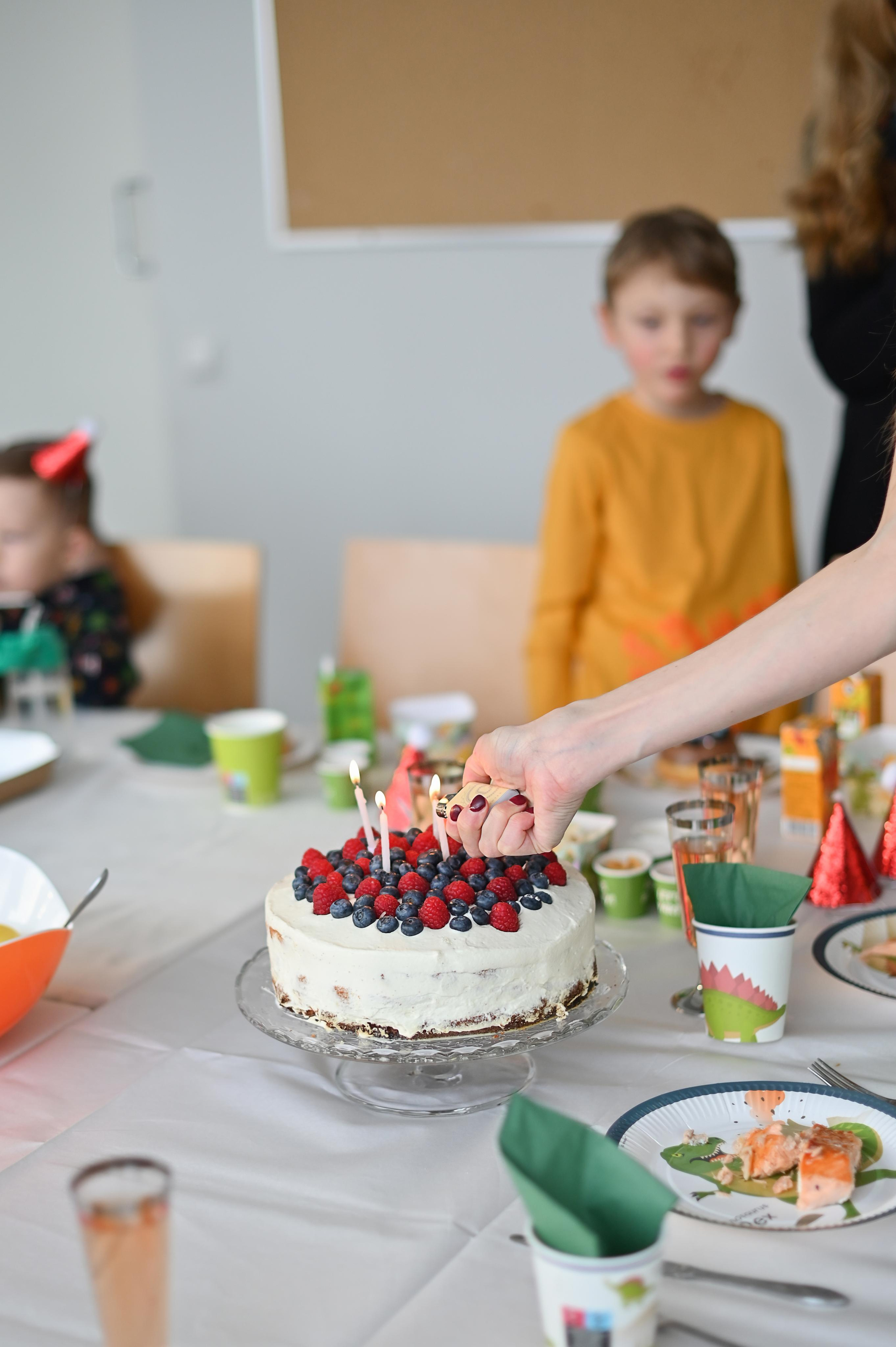 Лео 4 года. Праздник в kerhohuone. Детский и семейный фотограф в финляндии дина пулкка. контент фотограф