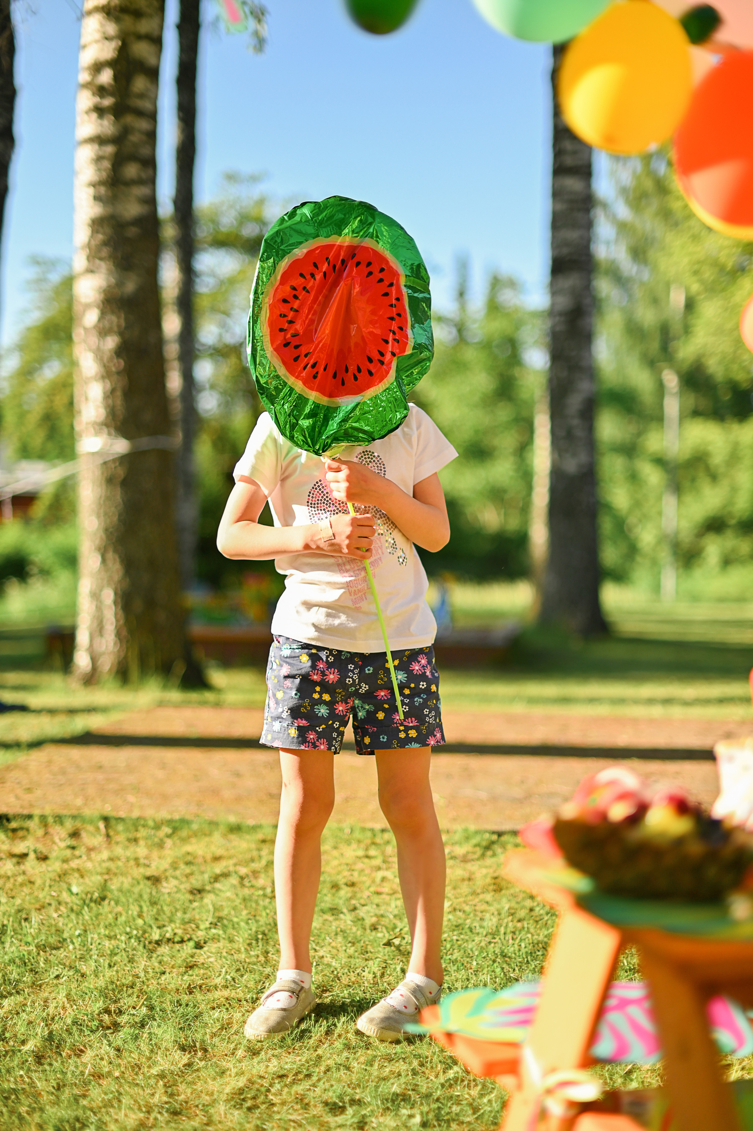 Адель 4 года. Гавайская вечеринка во дворе многоквартирного дома. Детский и семейный фотограф в финляндии дина пулкка. контент фотограф