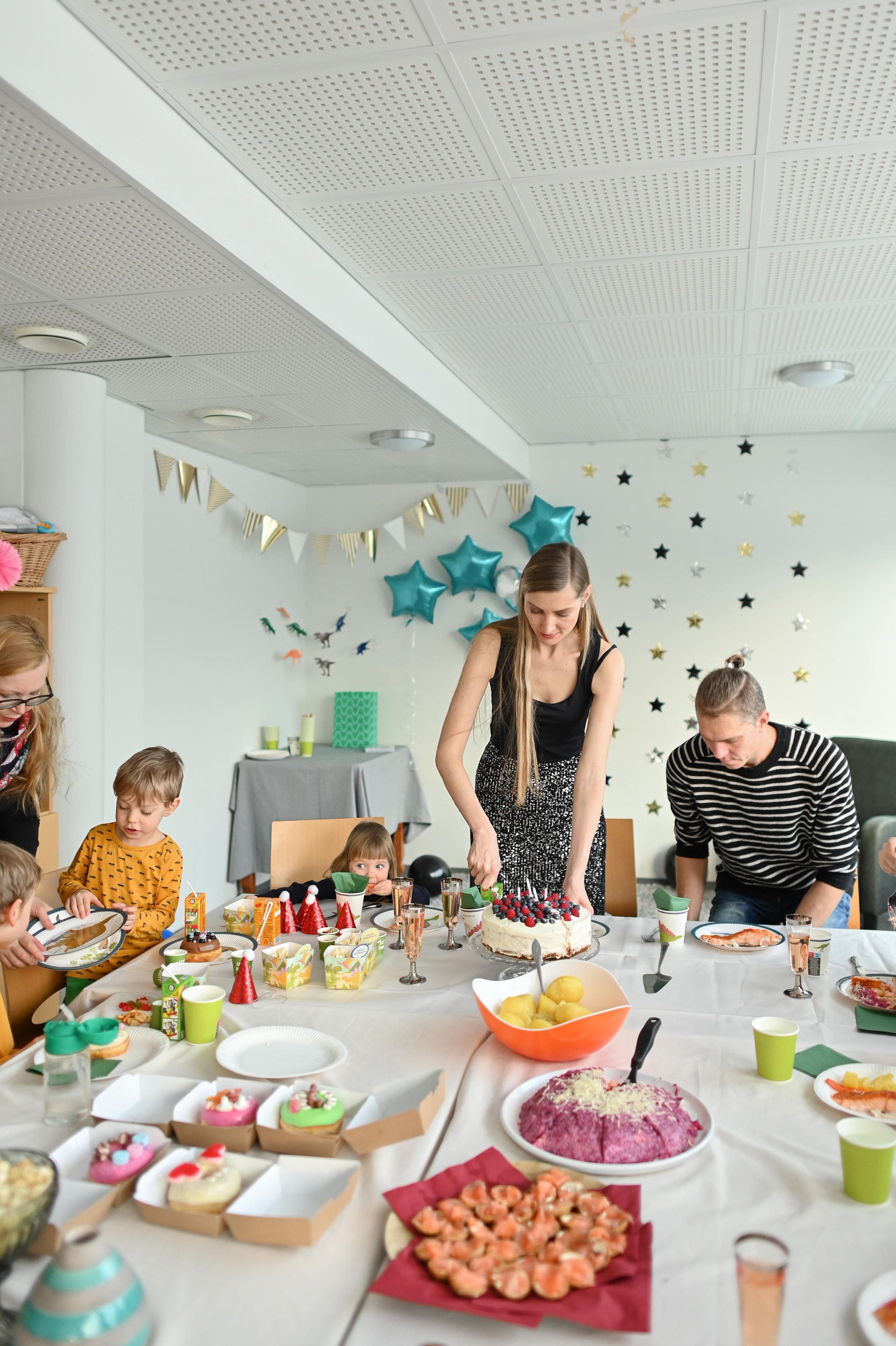 Лео 4 года. Праздник в kerhohuone. Детский и семейный фотограф в финляндии дина пулкка. контент фотограф