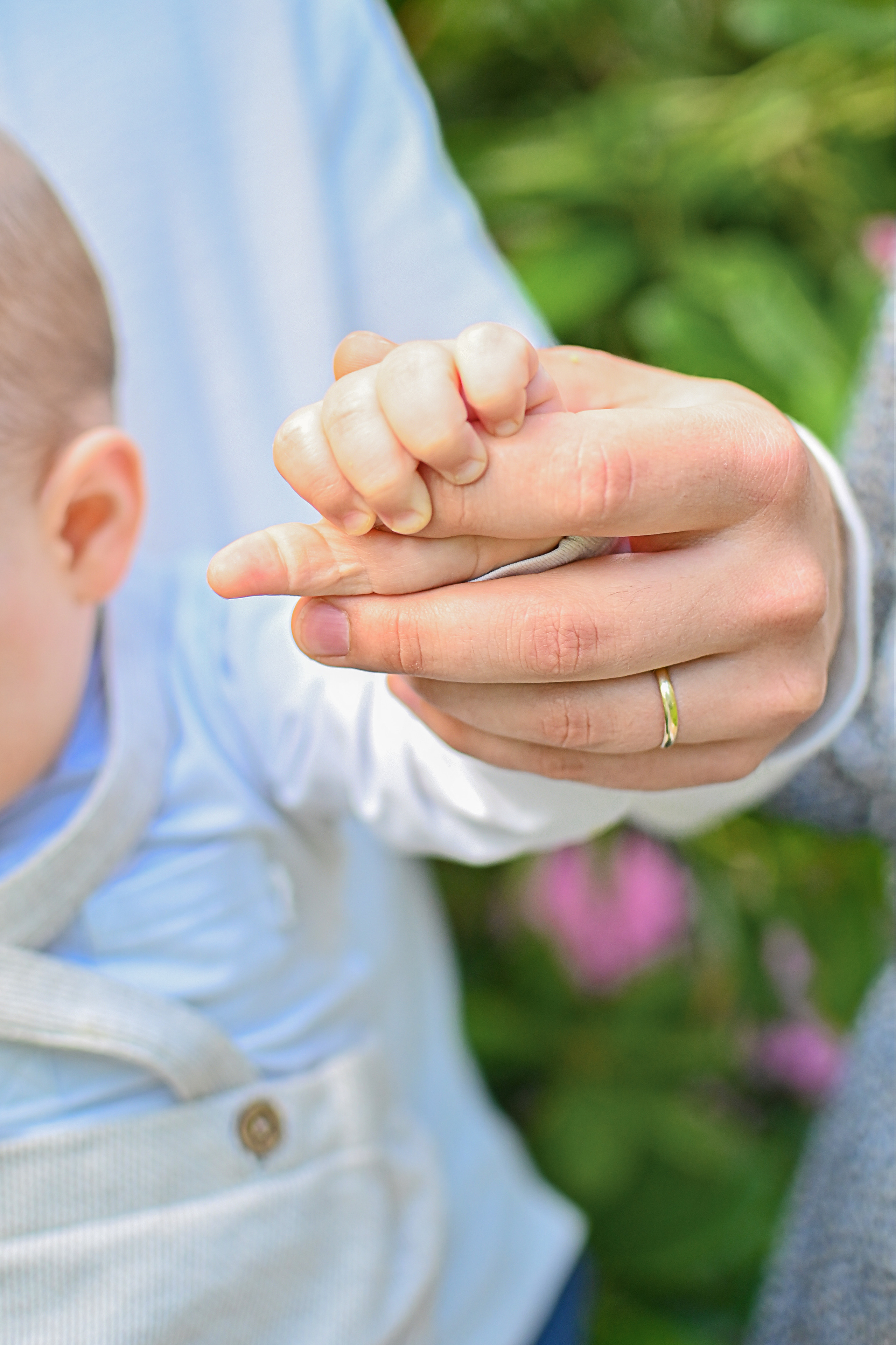 Семья в парке Рододендронов. Детский и семейный фотограф в финляндии дина пулкка. контент фотограф