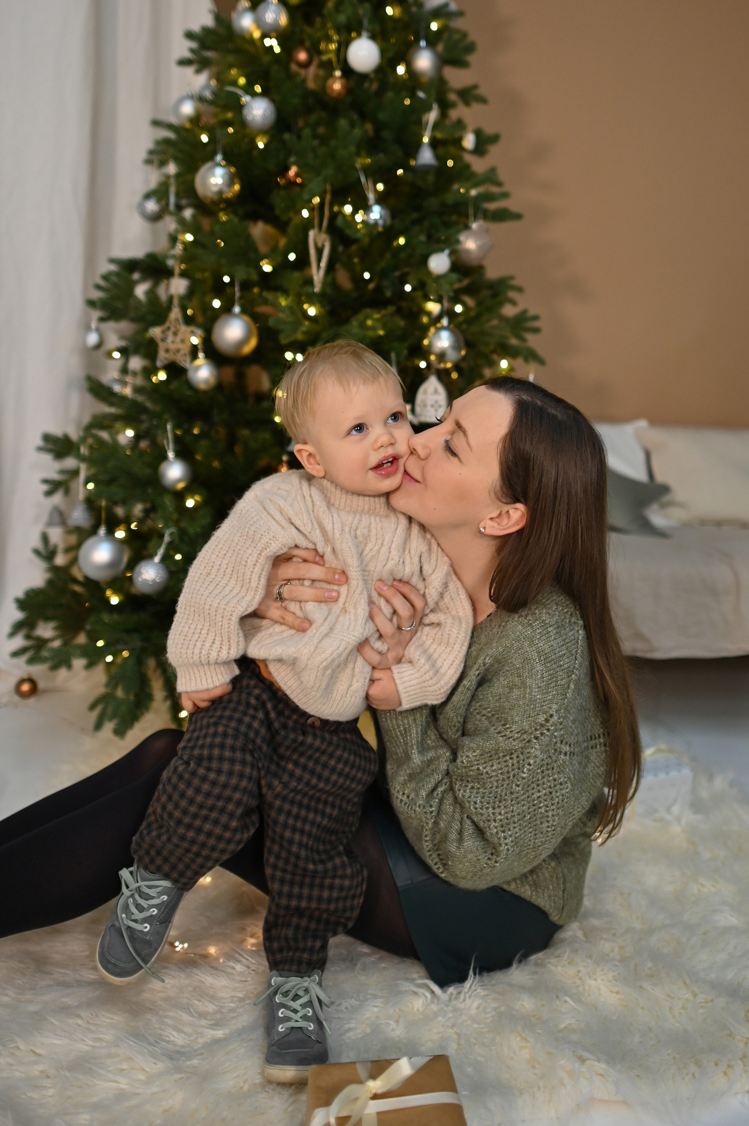 Дина с детьми в студии. Детский и семейный фотограф в финляндии дина пулкка. контент фотограф