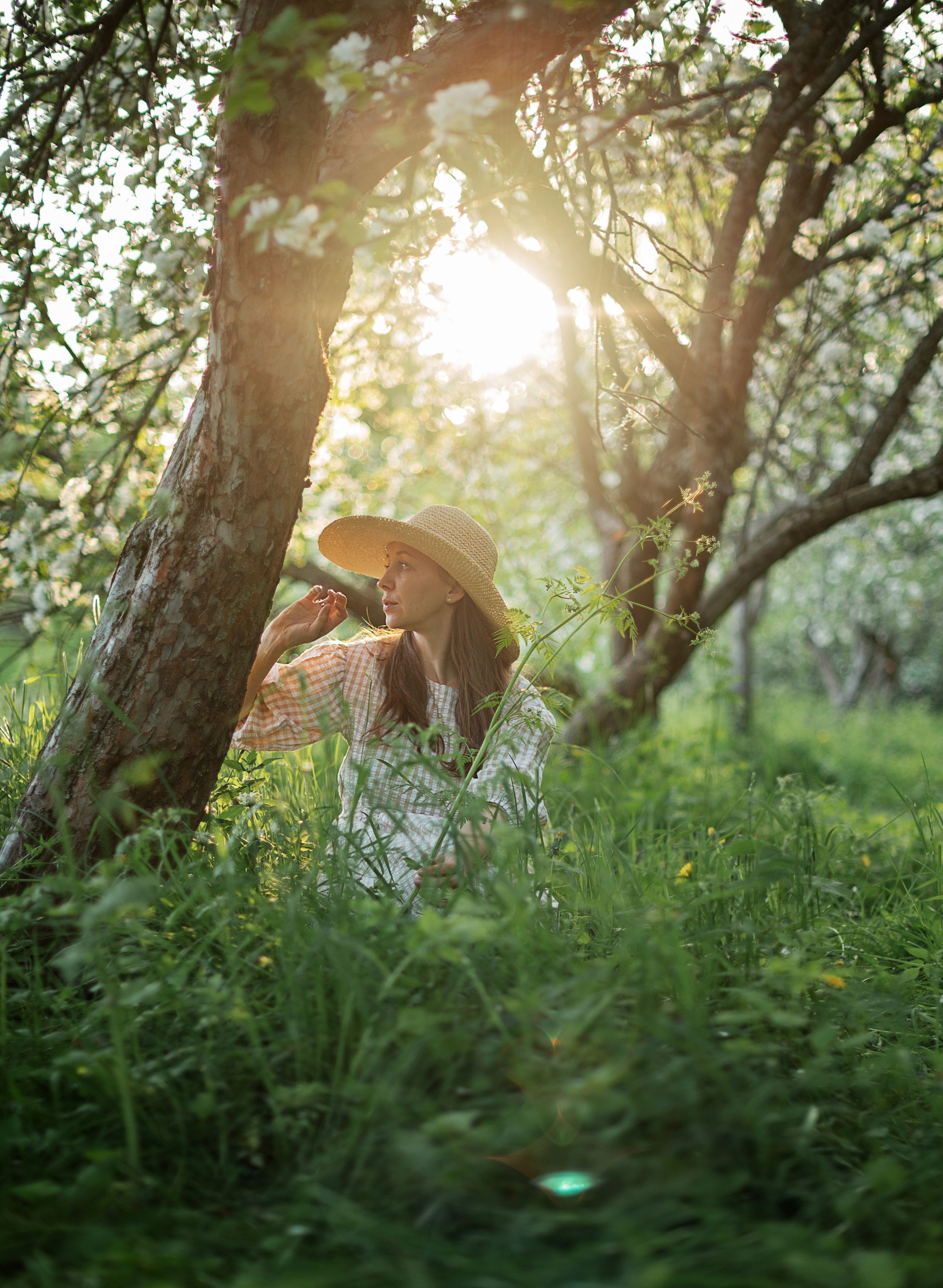 В яблонях. Детский и семейный фотограф в финляндии дина пулкка. контент фотограф
