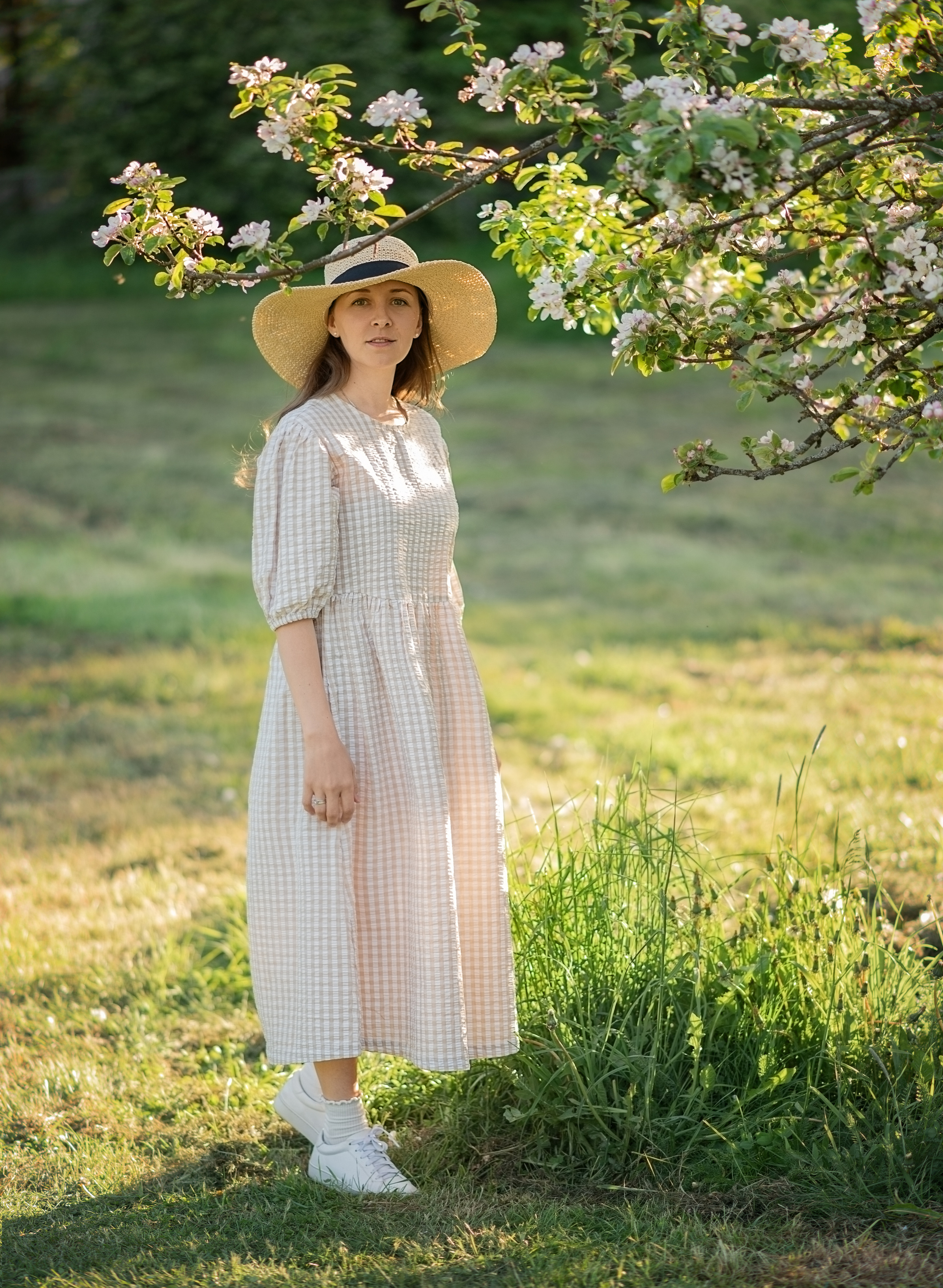 В яблонях. Детский и семейный фотограф в финляндии дина пулкка. контент фотограф