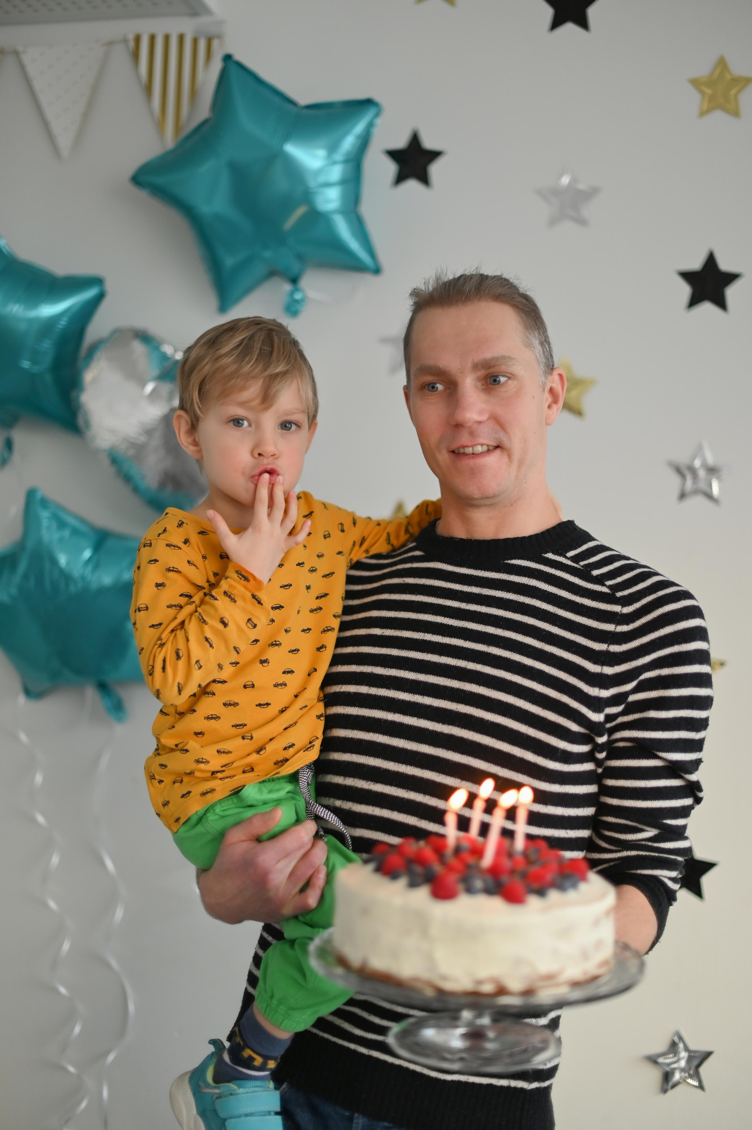 Лео 4 года. Праздник в kerhohuone. Детский и семейный фотограф в финляндии дина пулкка. контент фотограф