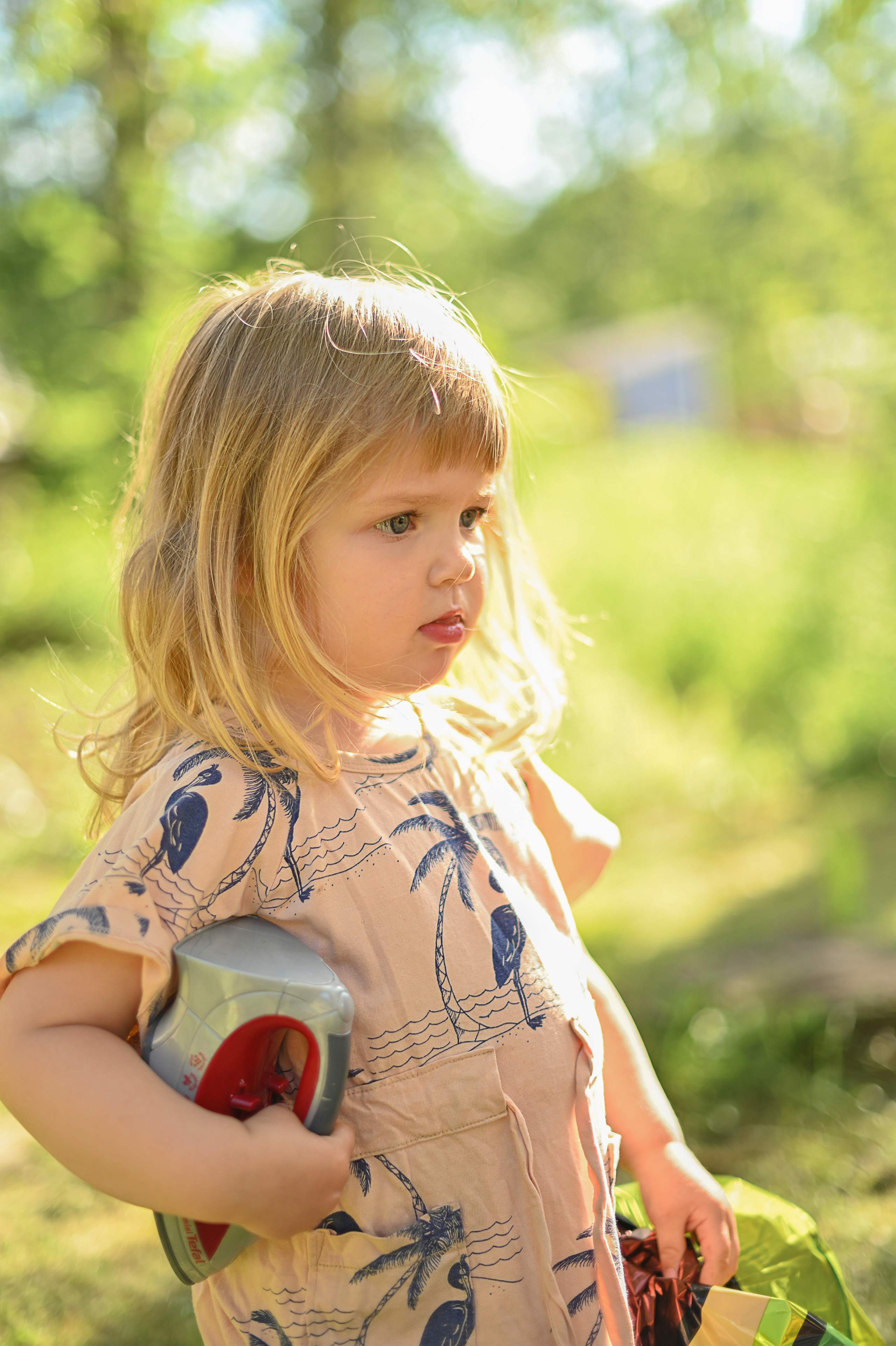 Адель 4 года. Гавайская вечеринка во дворе многоквартирного дома. Детский и семейный фотограф в финляндии дина пулкка. контент фотограф