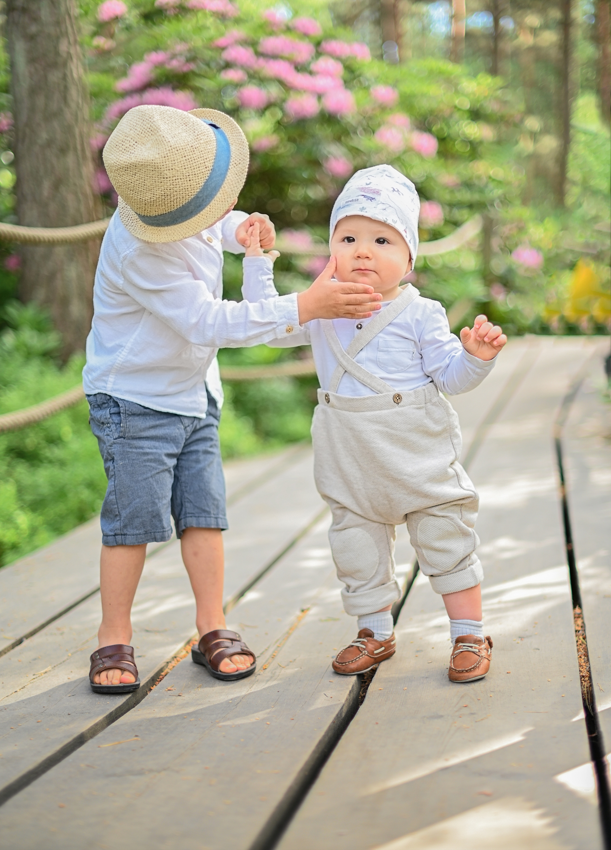Семья в парке Рододендронов. Детский и семейный фотограф в финляндии дина пулкка. контент фотограф