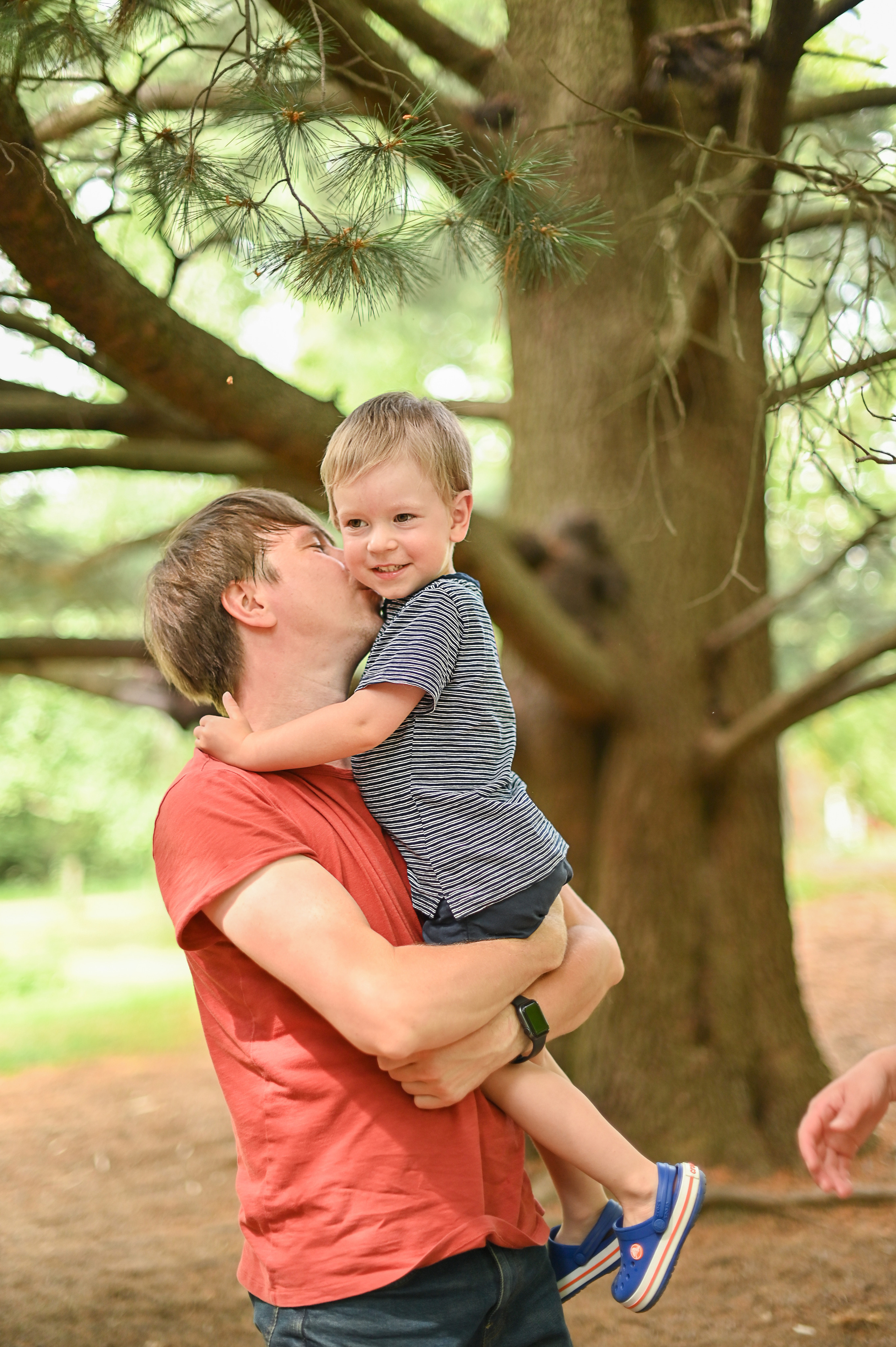 Семья в Koiramäen Pajutalli. Детский и семейный фотограф в финляндии дина пулкка. контент фотограф