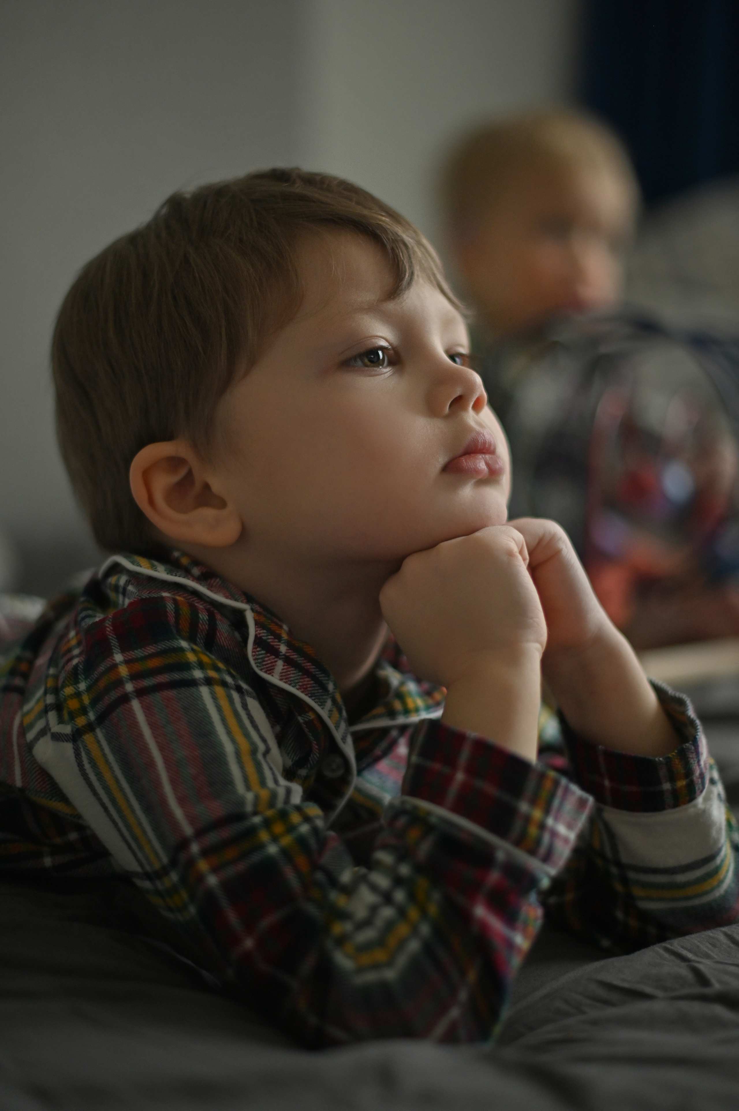 Братья встречают Рождество. Детский и семейный фотограф в финляндии дина пулкка. контент фотограф
