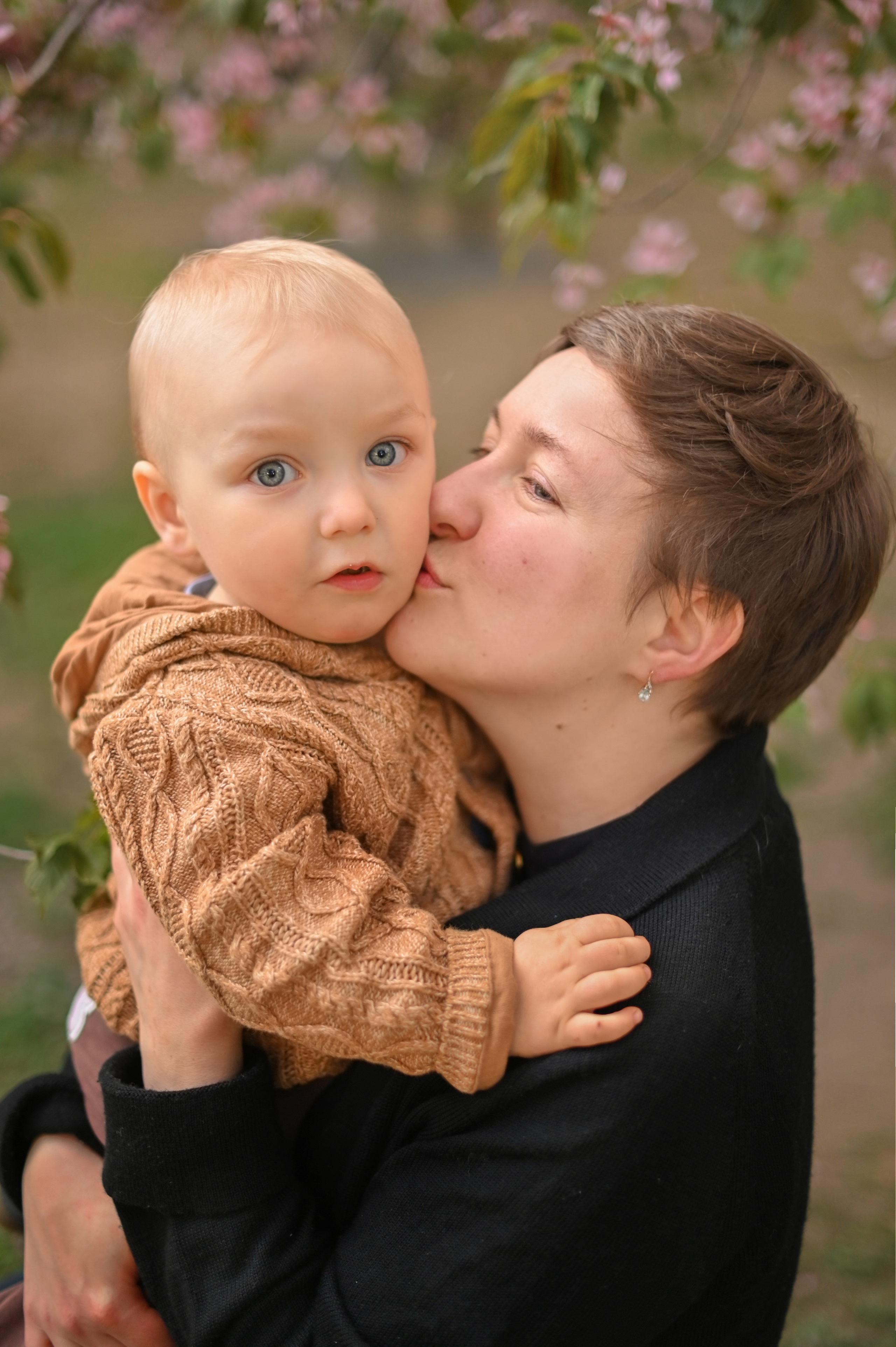 Сакура. Мама и сын. Детский и семейный фотограф в финляндии дина пулкка. контент фотограф