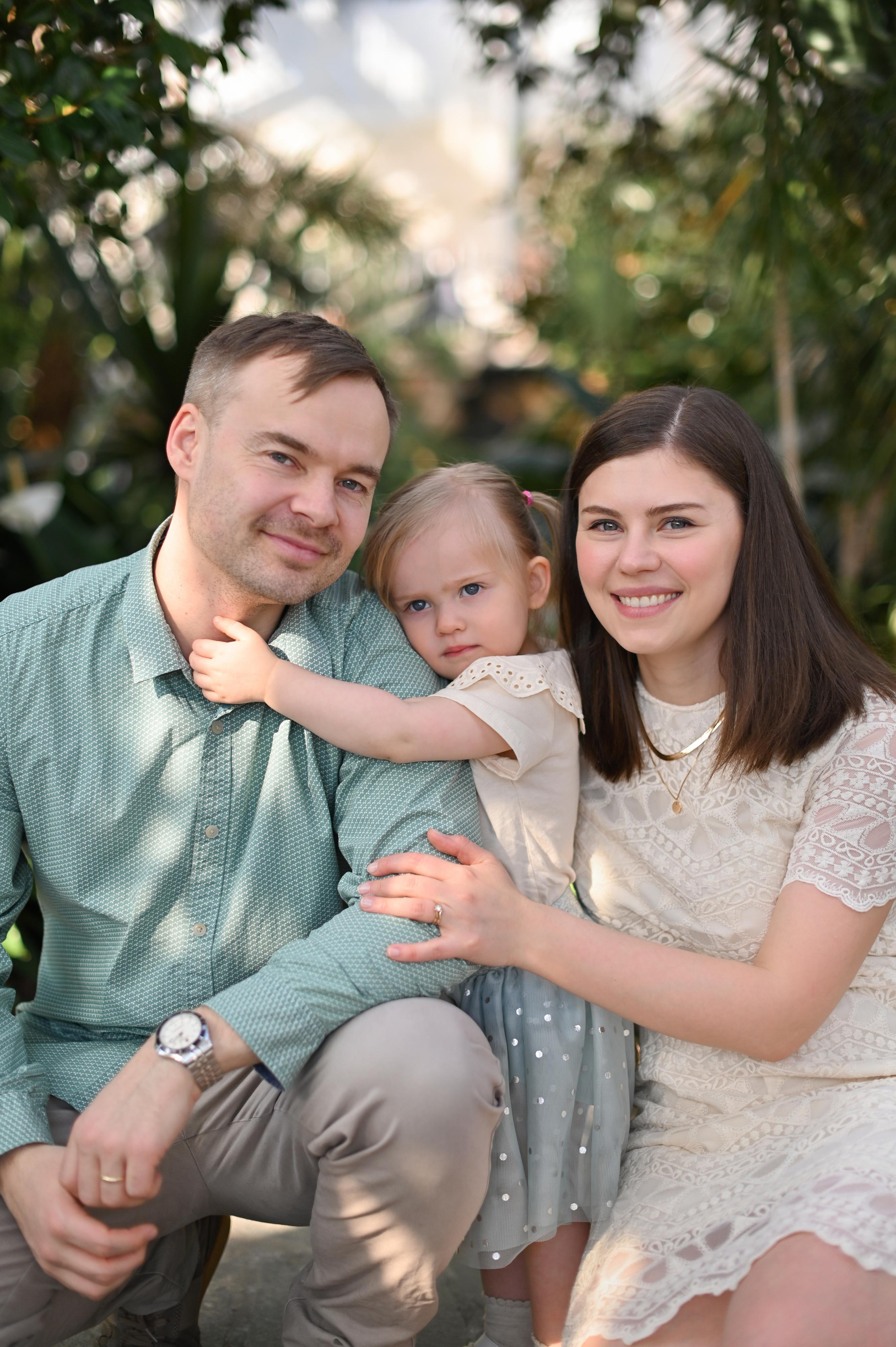 Семейная съемка в оранжерее. Детский и семейный фотограф в финляндии дина пулкка. контент фотограф