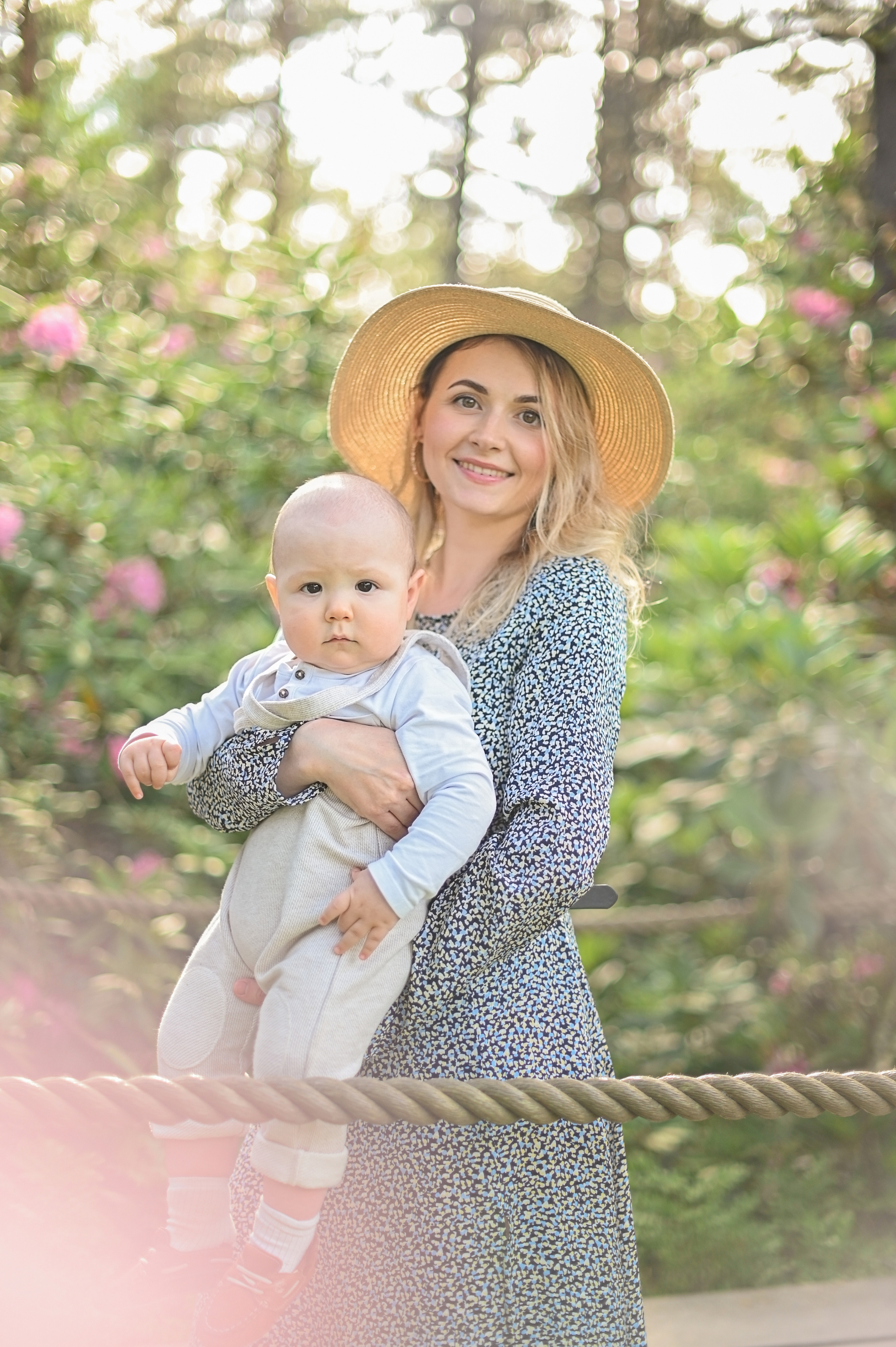 Семья в парке Рододендронов. Детский и семейный фотограф в финляндии дина пулкка. контент фотограф