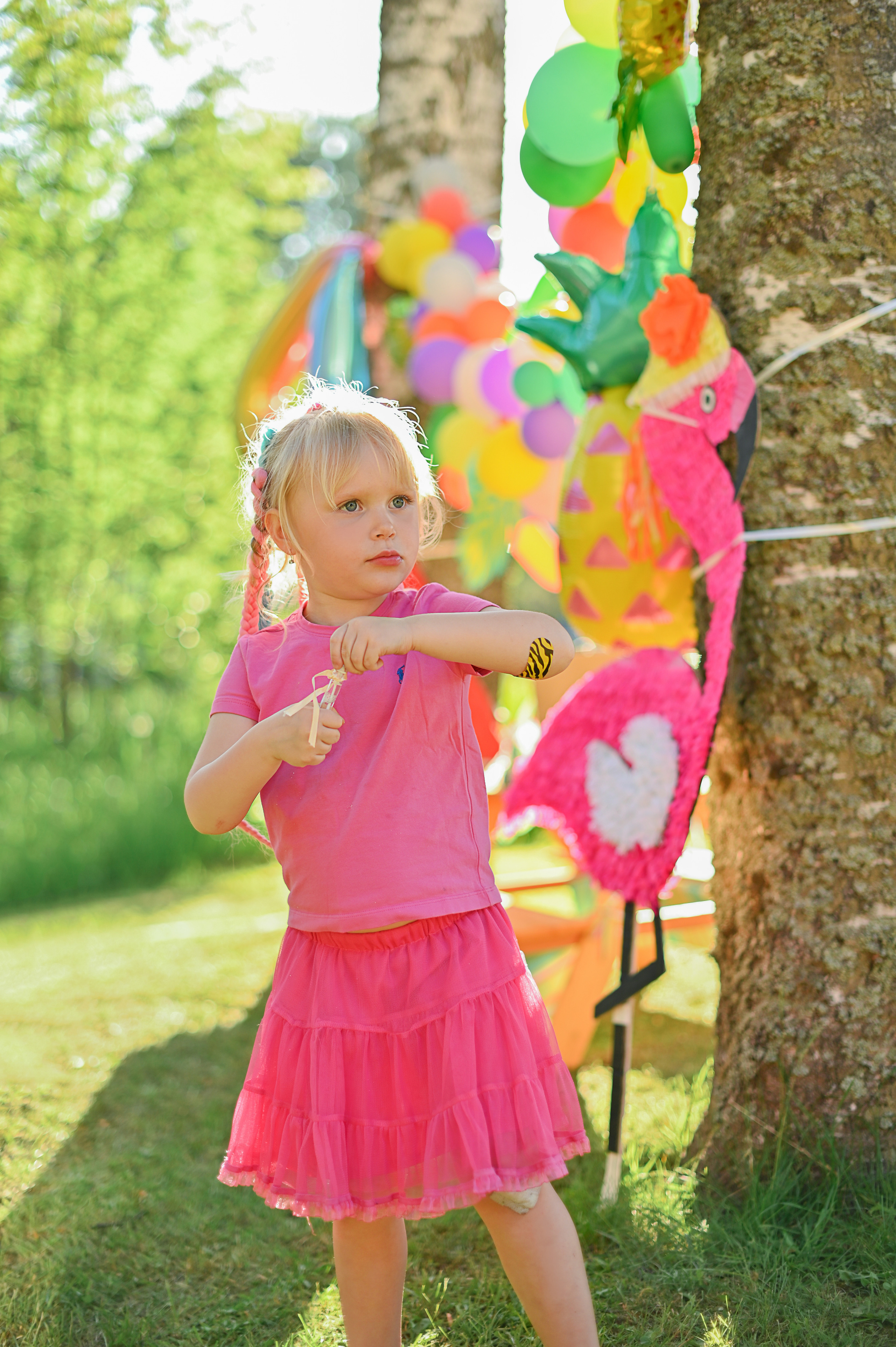 Адель 4 года. Гавайская вечеринка во дворе многоквартирного дома. Детский и семейный фотограф в финляндии дина пулкка. контент фотограф