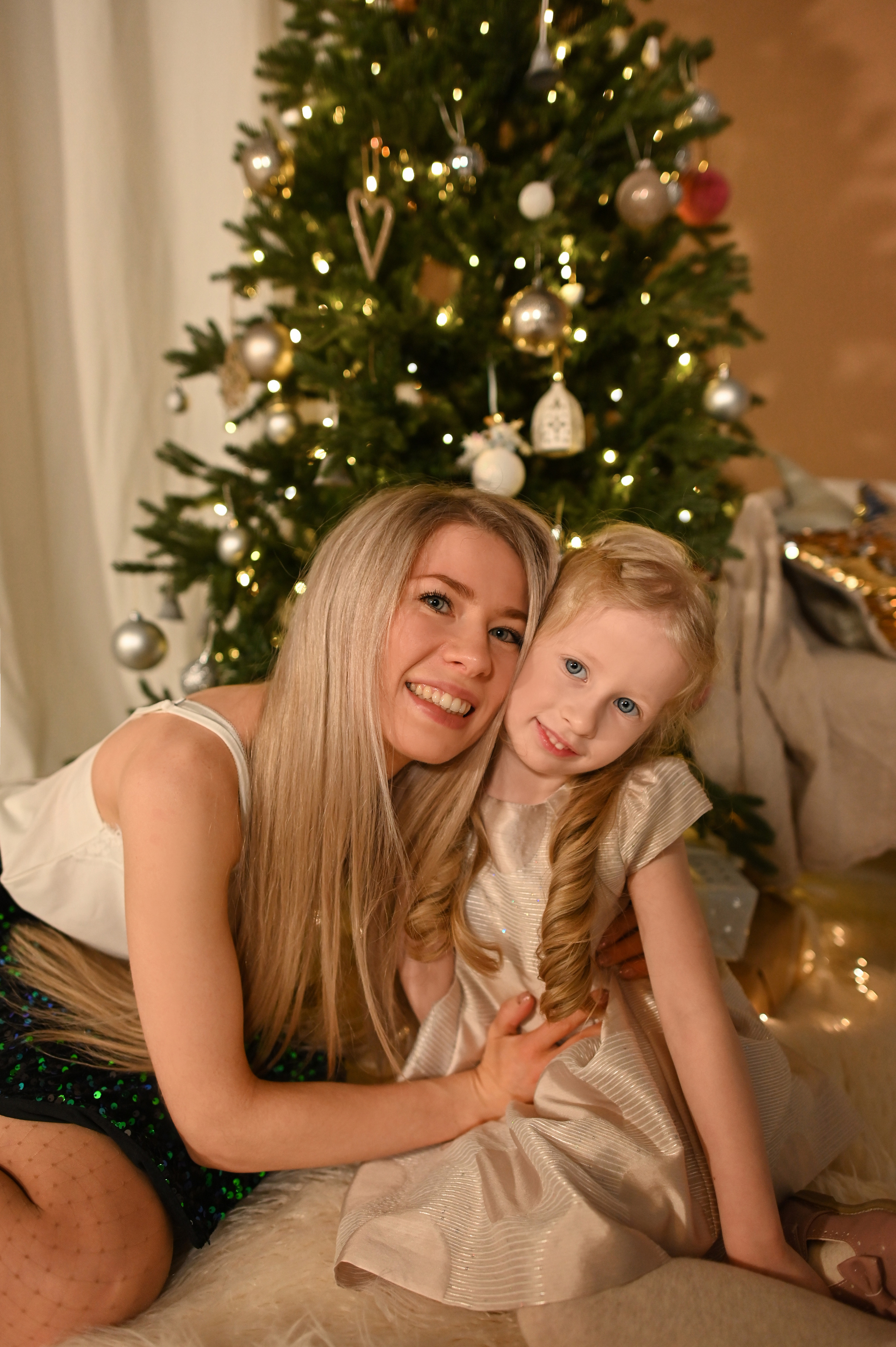 Юлия и Макс в студии. Детский и семейный фотограф в финляндии дина пулкка. контент фотограф