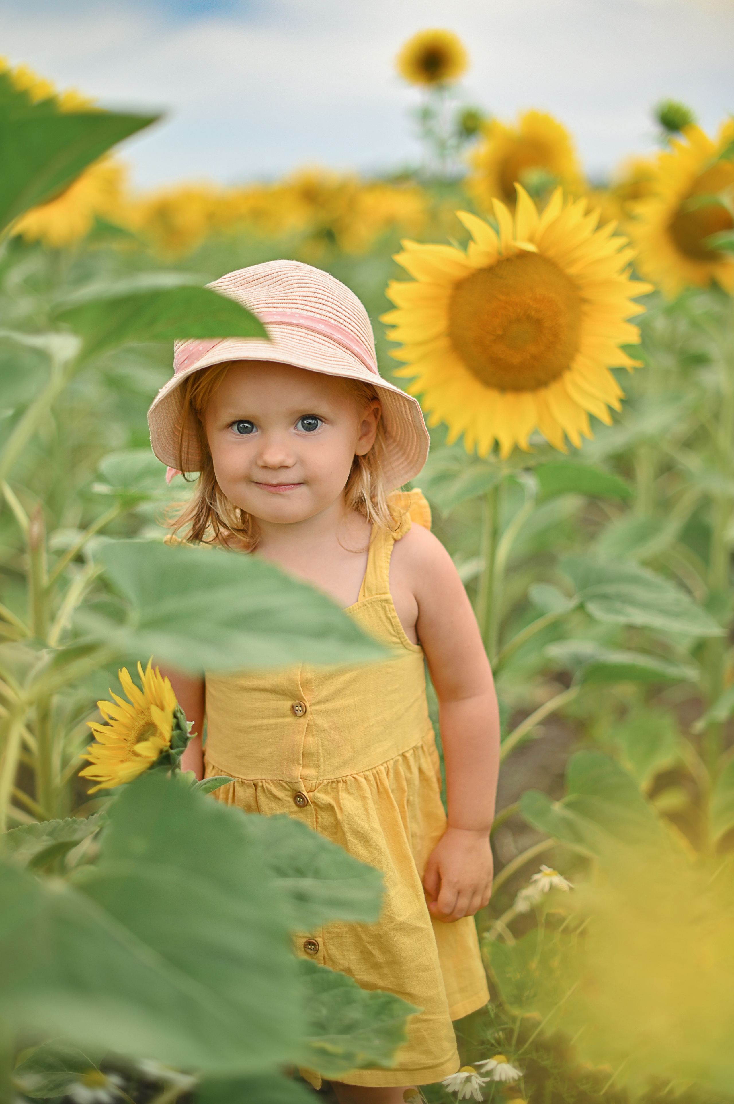 Юлия, дети и подсолнухи. Детский и семейный фотограф в финляндии дина пулкка. контент фотограф