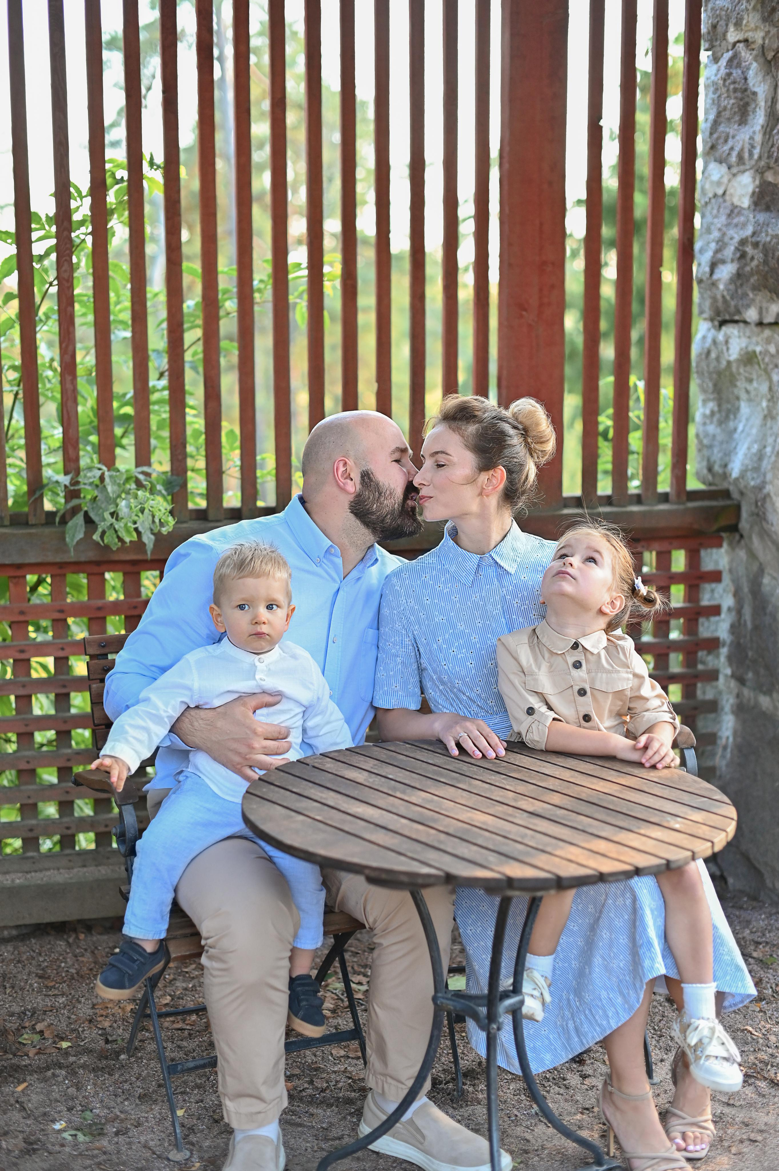 Семейная история в Kirkkonummi. Детский и семейный фотограф в финляндии дина пулкка. контент фотограф
