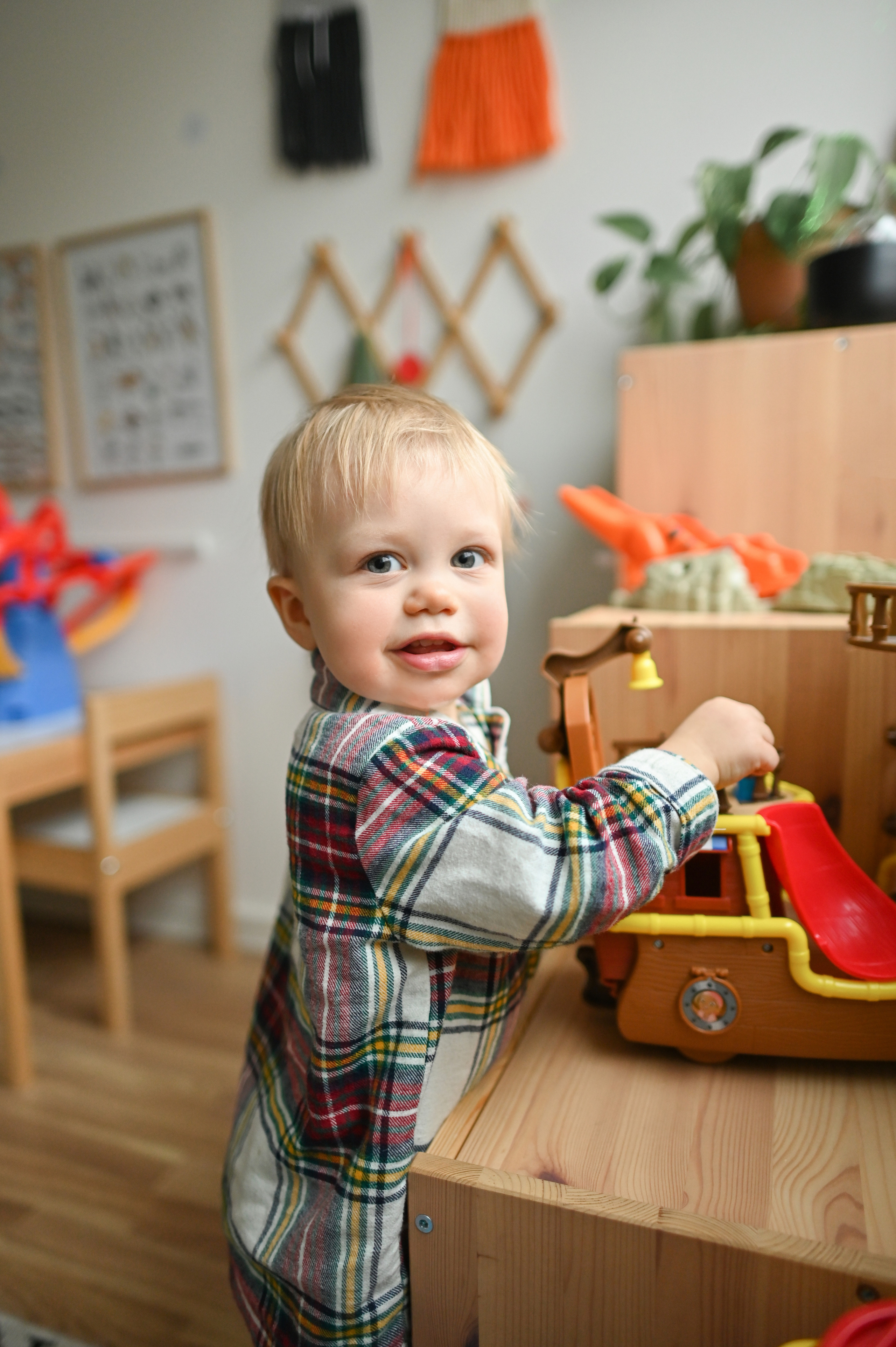 Братья встречают Рождество. Детский и семейный фотограф в финляндии дина пулкка. контент фотограф