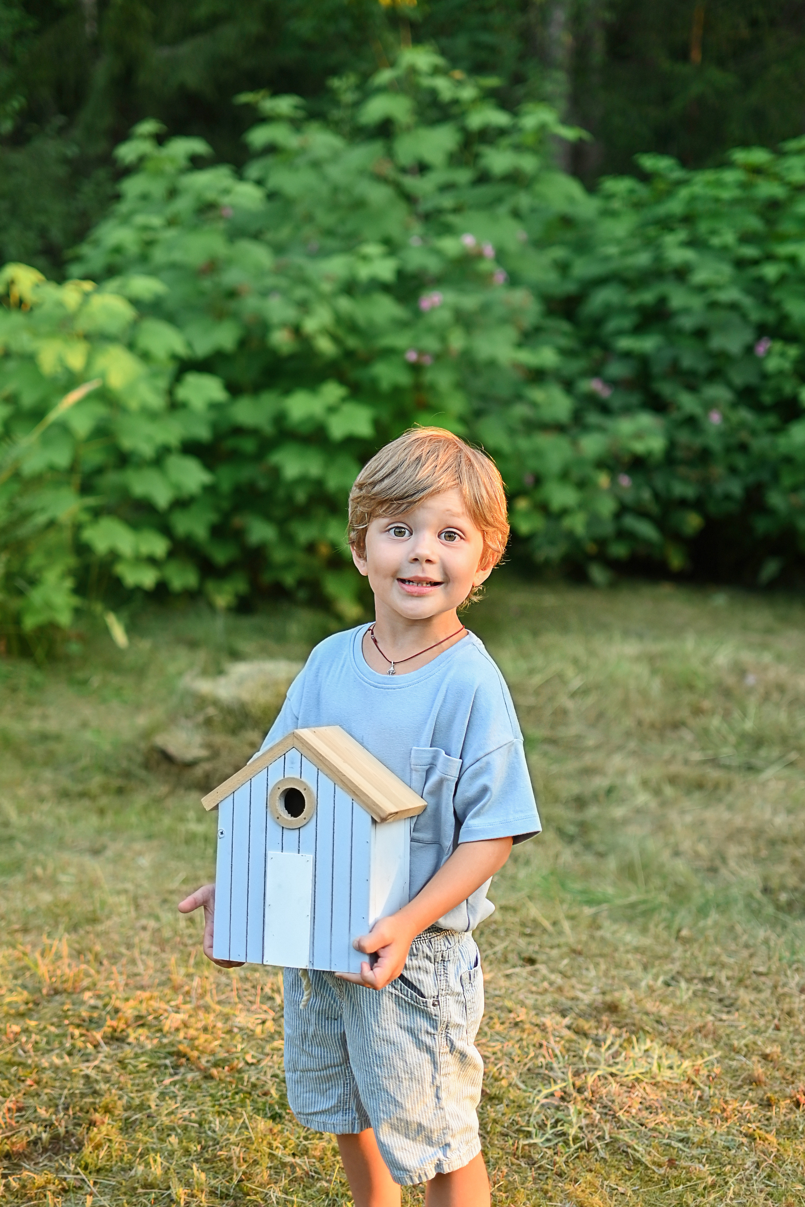 Фотосессия со скворечником. Детский и семейный фотограф в финляндии дина пулкка. контент фотограф