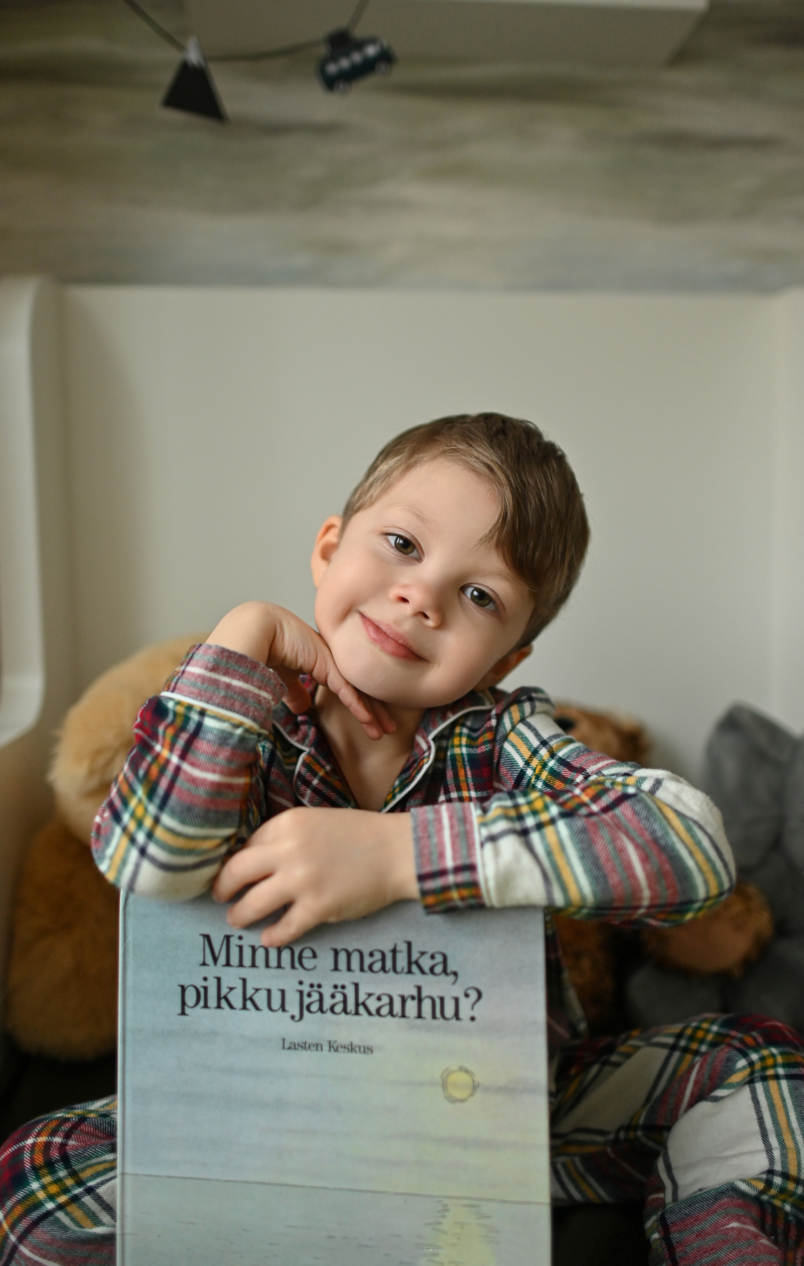 Братья встречают Рождество. Детский и семейный фотограф в финляндии дина пулкка. контент фотограф