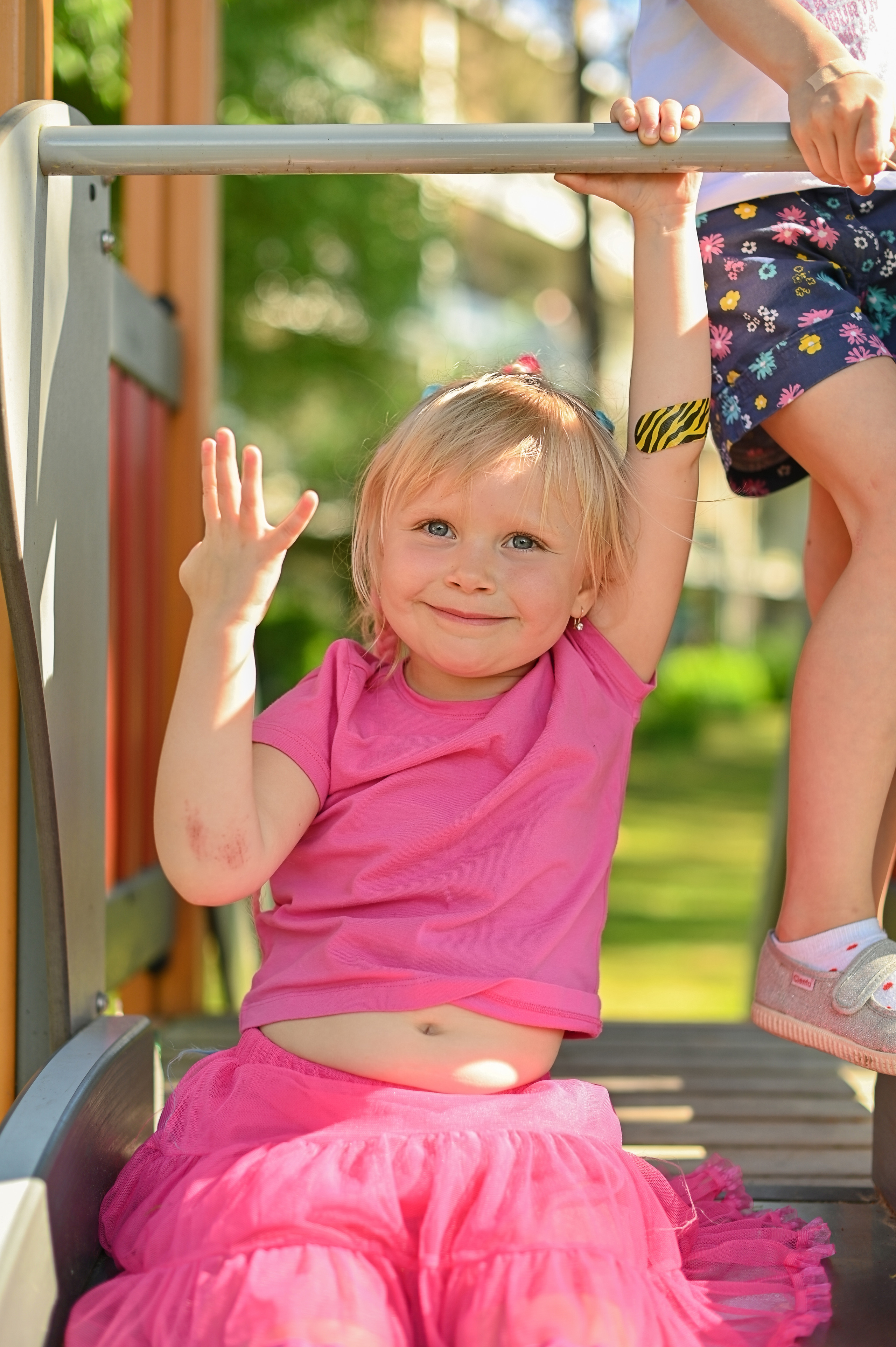 Адель 4 года. Гавайская вечеринка во дворе многоквартирного дома. Детский и семейный фотограф в финляндии дина пулкка. контент фотограф