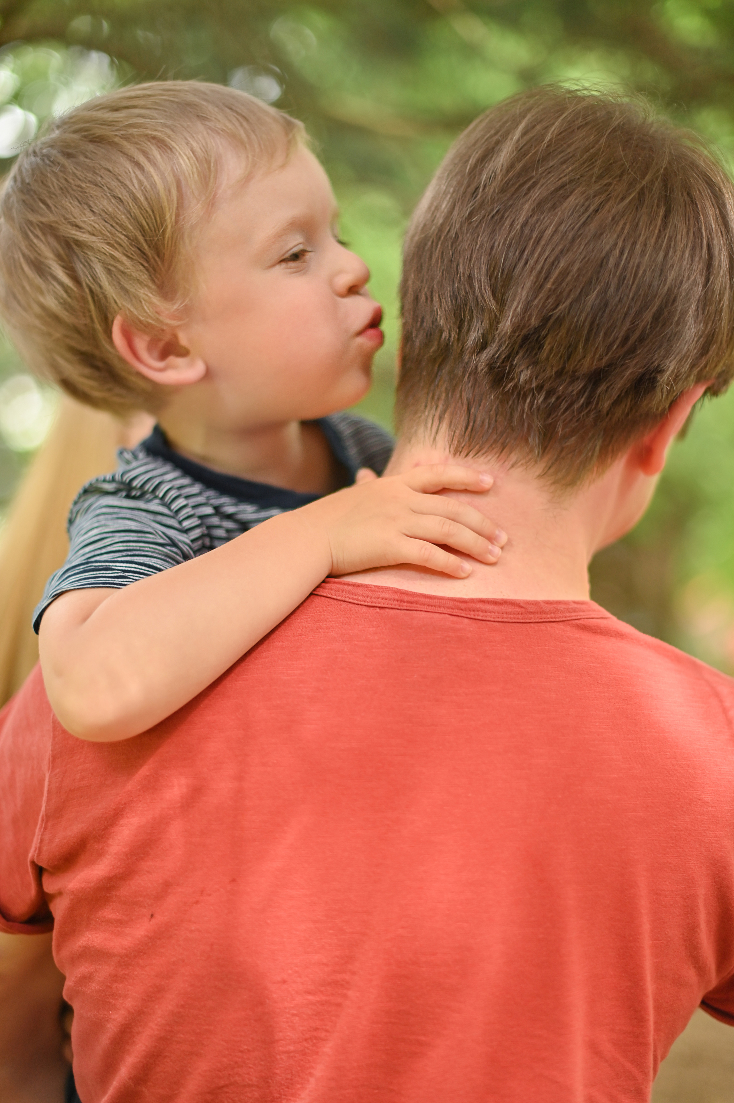 Семья в Koiramäen Pajutalli. Детский и семейный фотограф в финляндии дина пулкка. контент фотограф