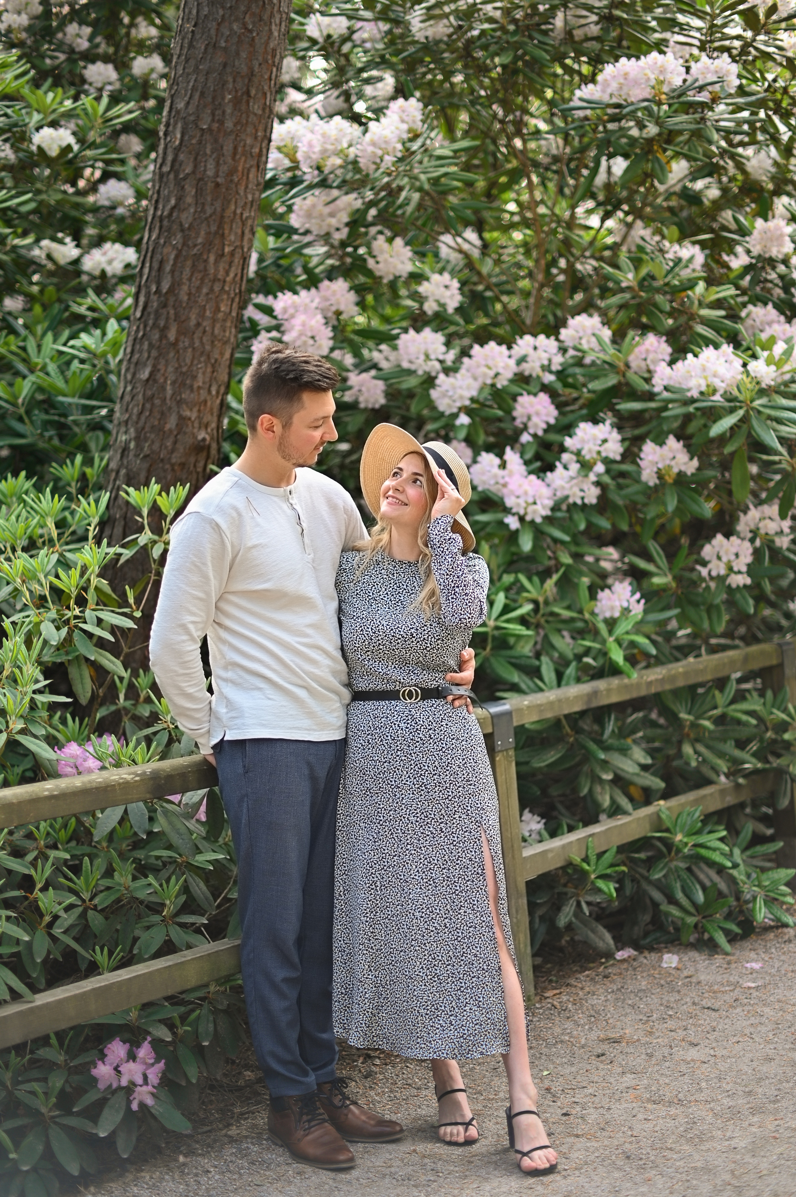 Семья в парке Рододендронов. Детский и семейный фотограф в финляндии дина пулкка. контент фотограф