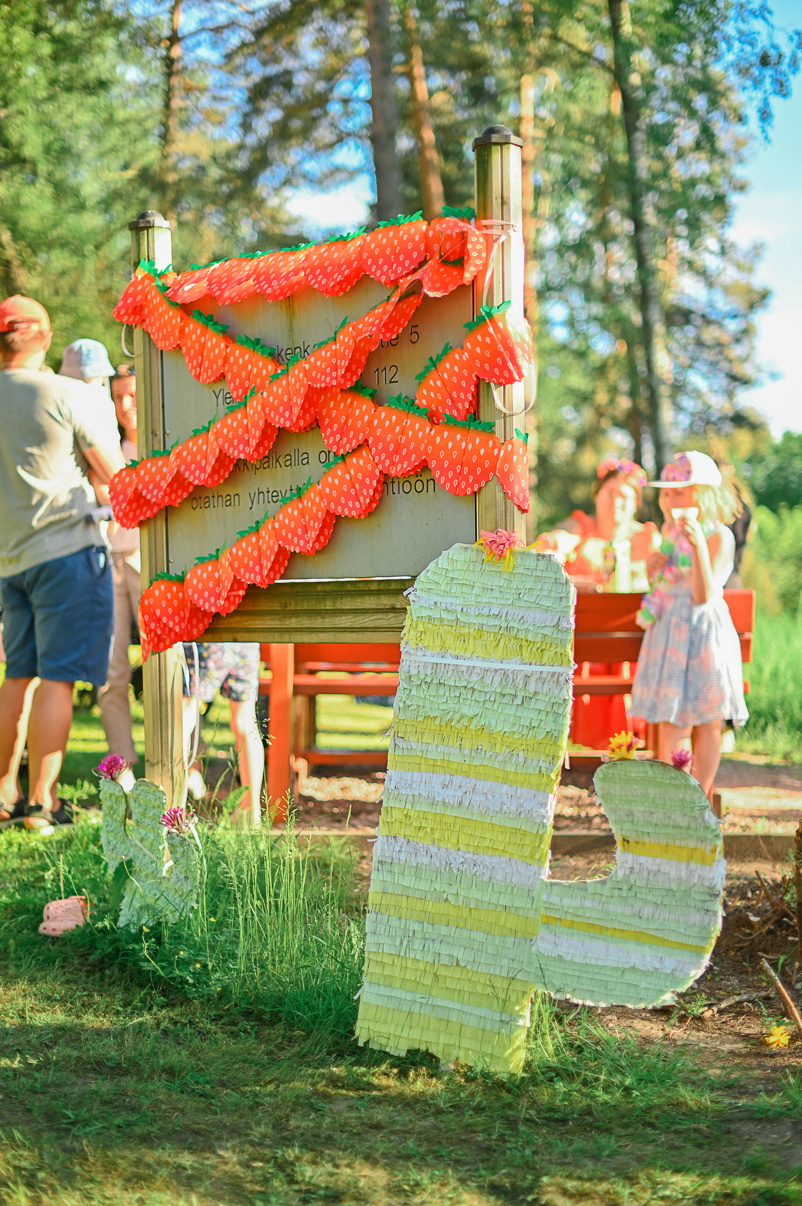 Адель 4 года. Гавайская вечеринка во дворе многоквартирного дома. Детский и семейный фотограф в финляндии дина пулкка. контент фотограф