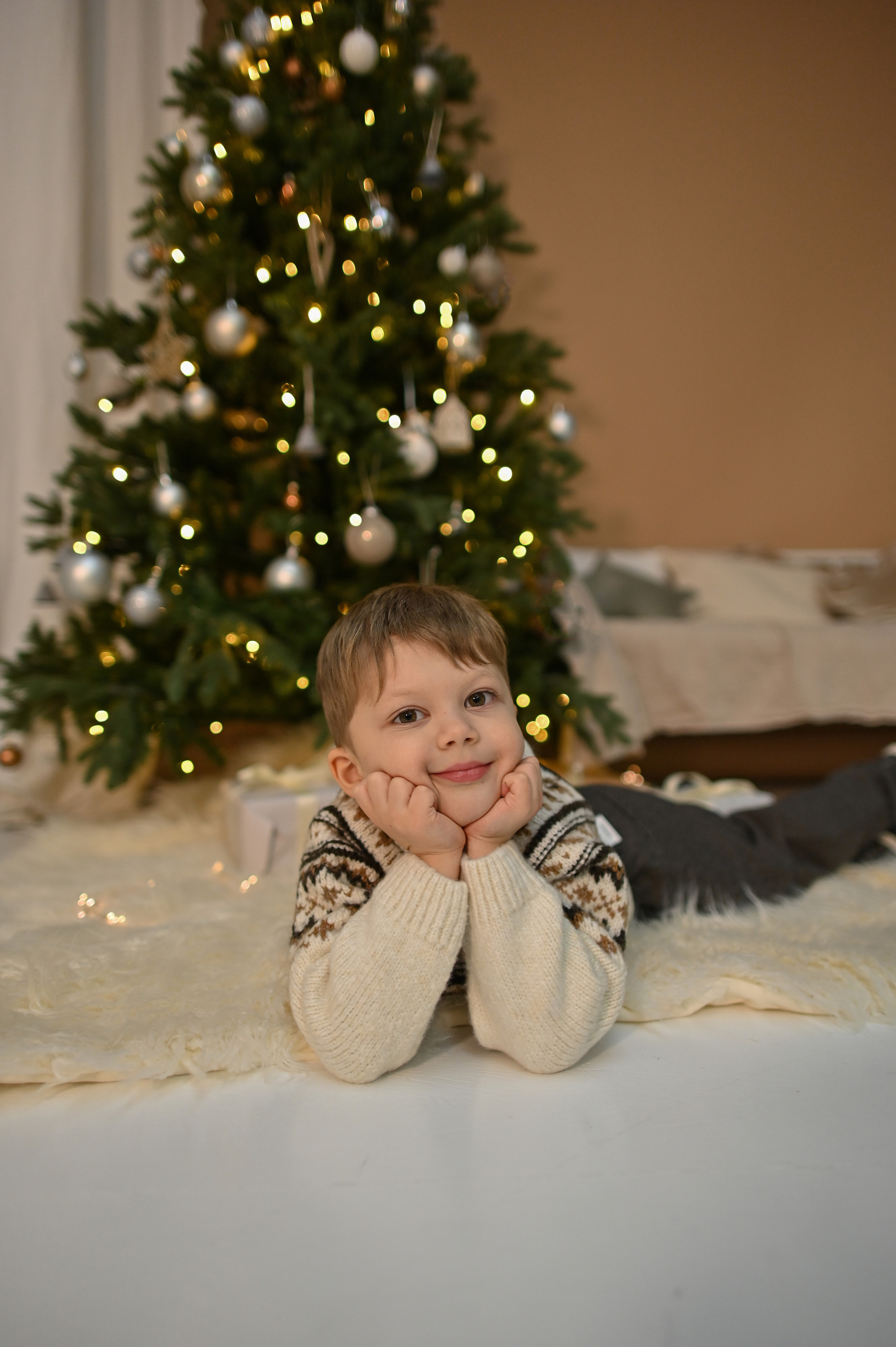 Дина с детьми в студии. Детский и семейный фотограф в финляндии дина пулкка. контент фотограф