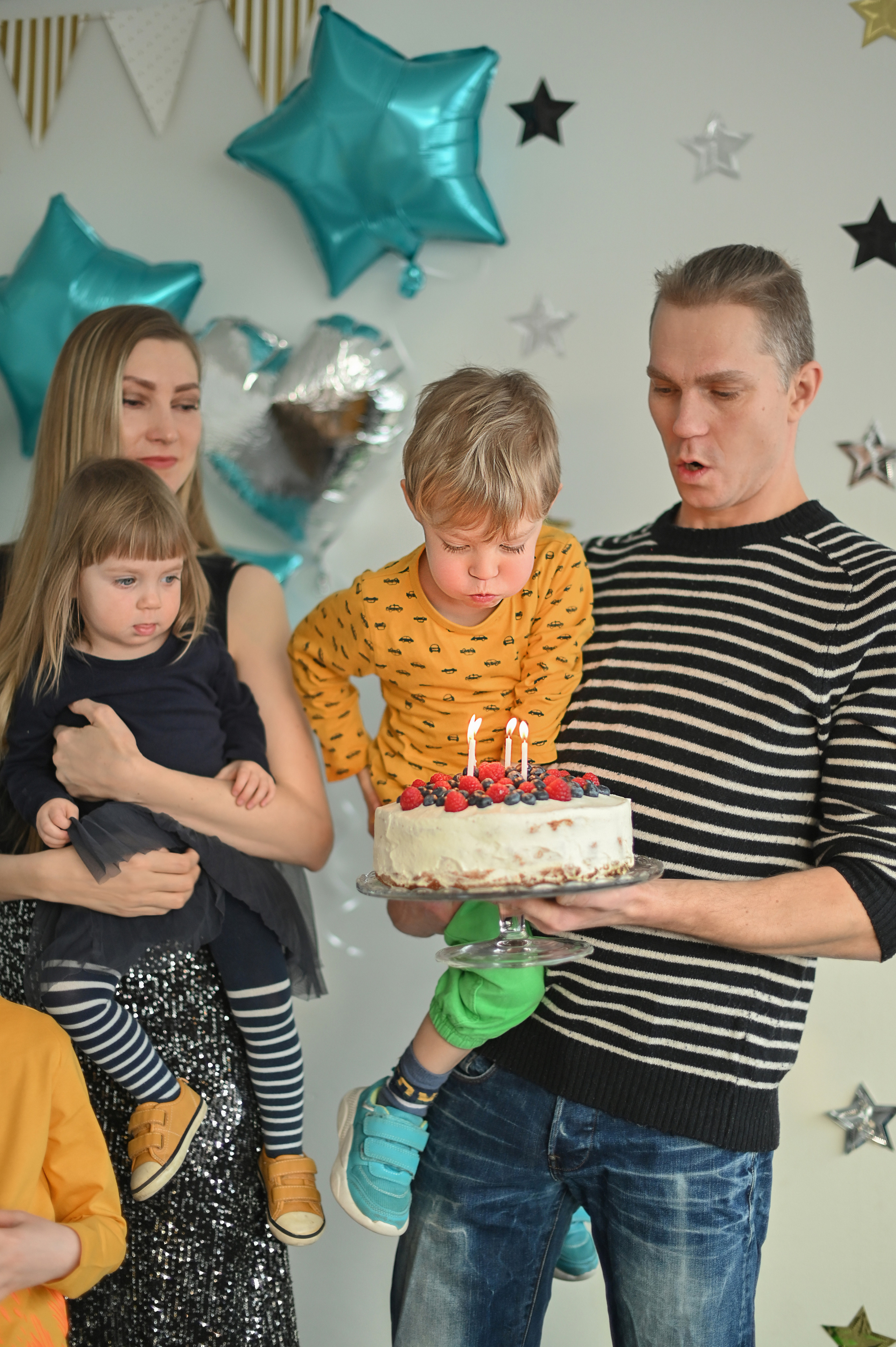 Лео 4 года. Праздник в kerhohuone. Детский и семейный фотограф в финляндии дина пулкка. контент фотограф