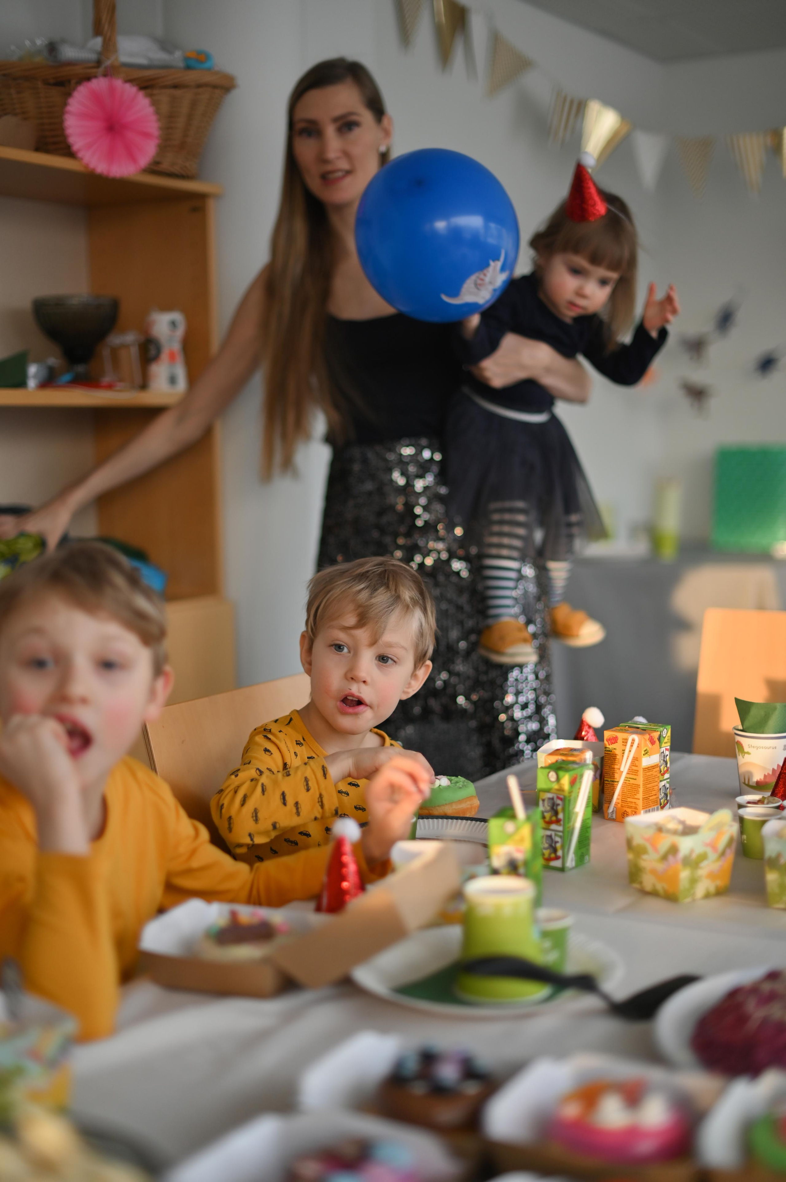 Лео 4 года. Праздник в kerhohuone. Детский и семейный фотограф в финляндии дина пулкка. контент фотограф