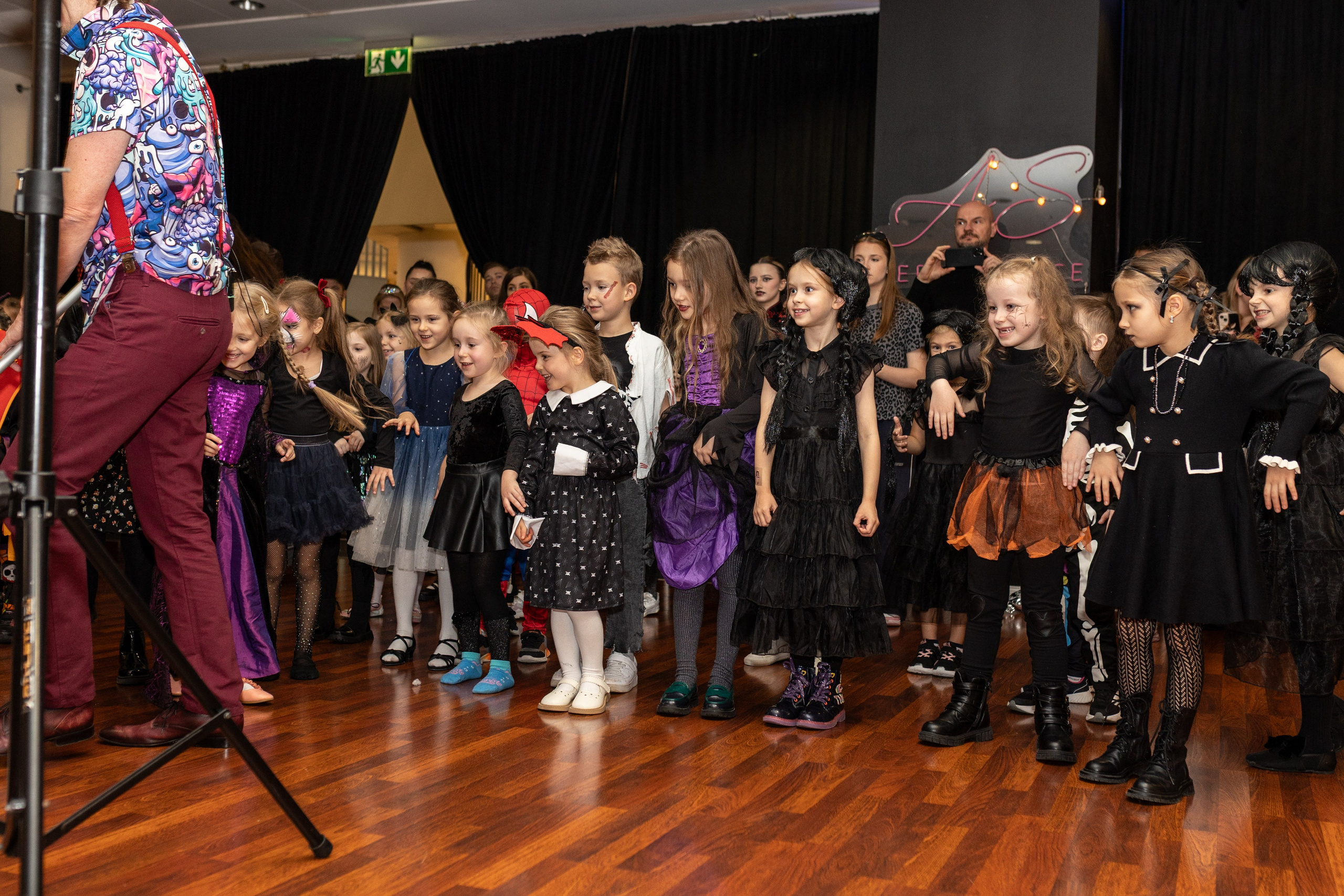 Leo dance studio Helloween 2025. Семейный и детский фотограф в Варшаве Мила Бобровская