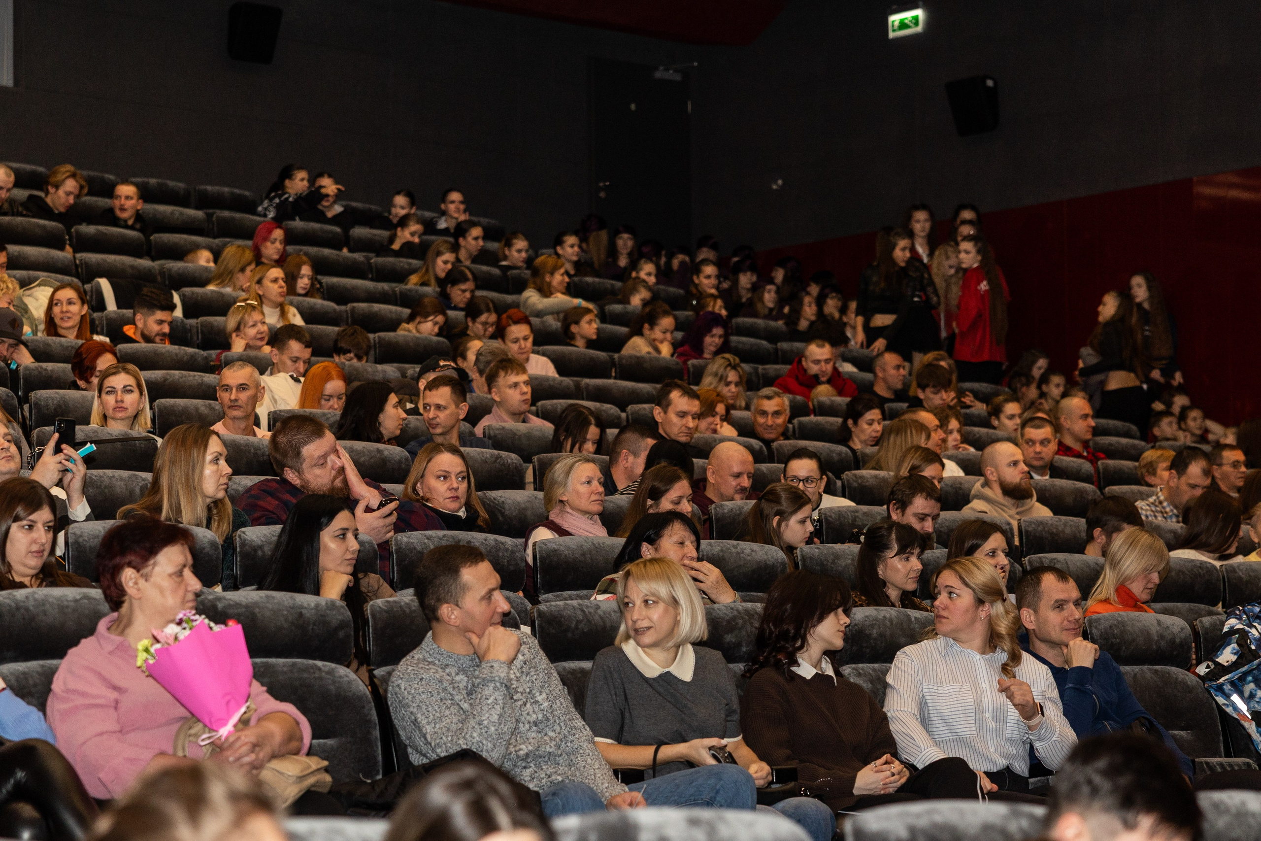 LEO DANCE SHOW WINTER 2025. Семейный и детский фотограф в Варшаве Мила Бобровская