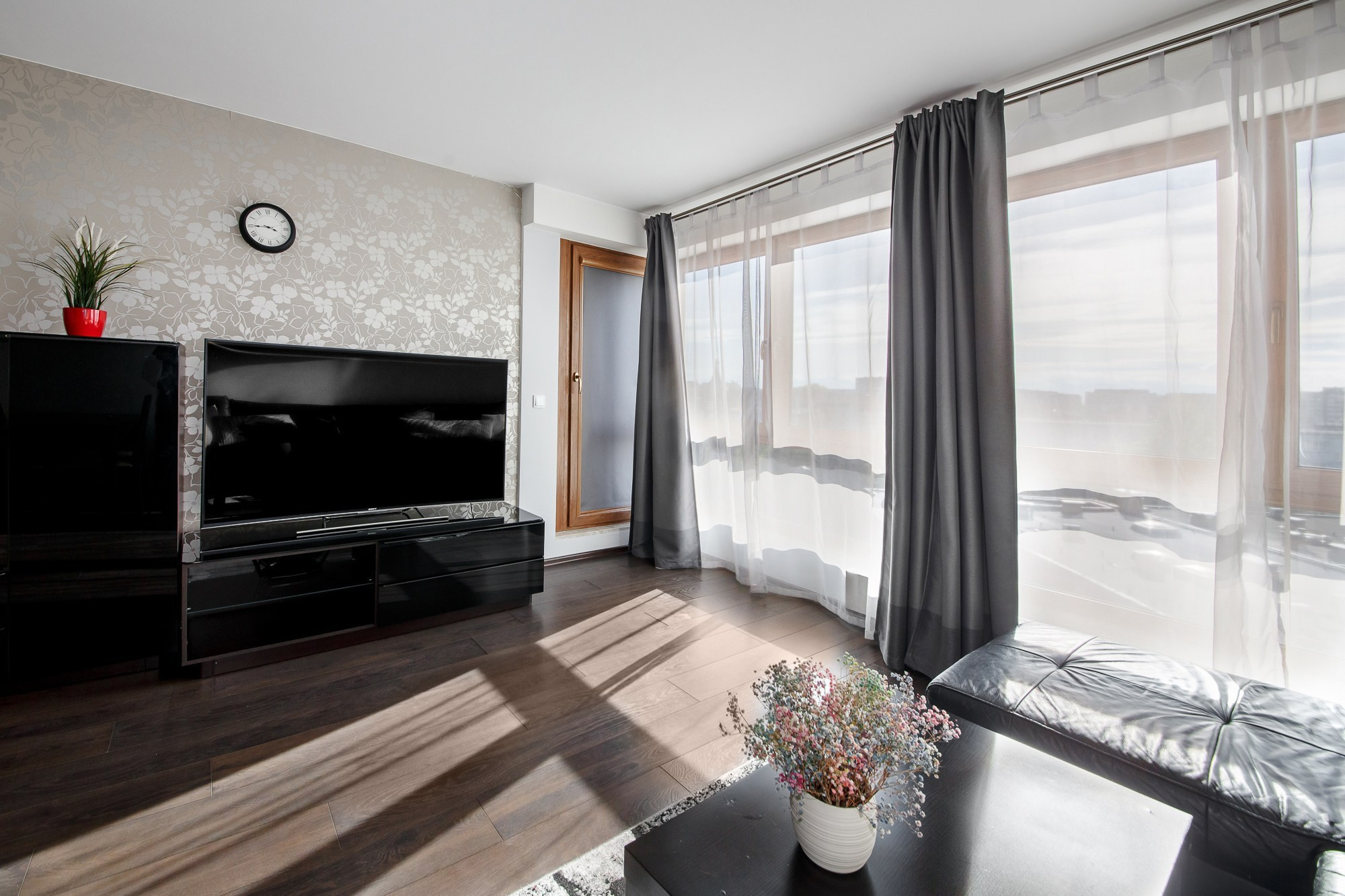 Fotografia nieruchomości, wnętrz, mieszkań, restauracji, biur i apartamentów. Wedding and portrait photographer in Poland Vitali Frozen