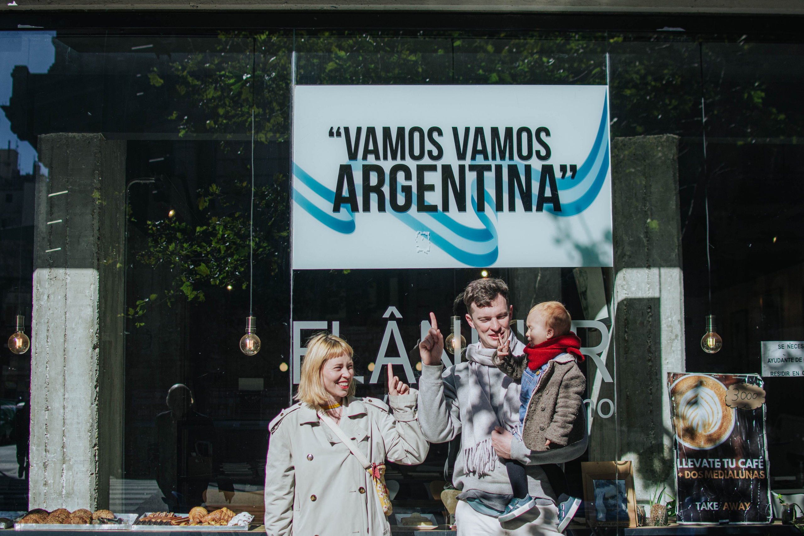 Family photo shoot. Buenos Aires. Photographer @elmirkami in the city of Buenos Aires