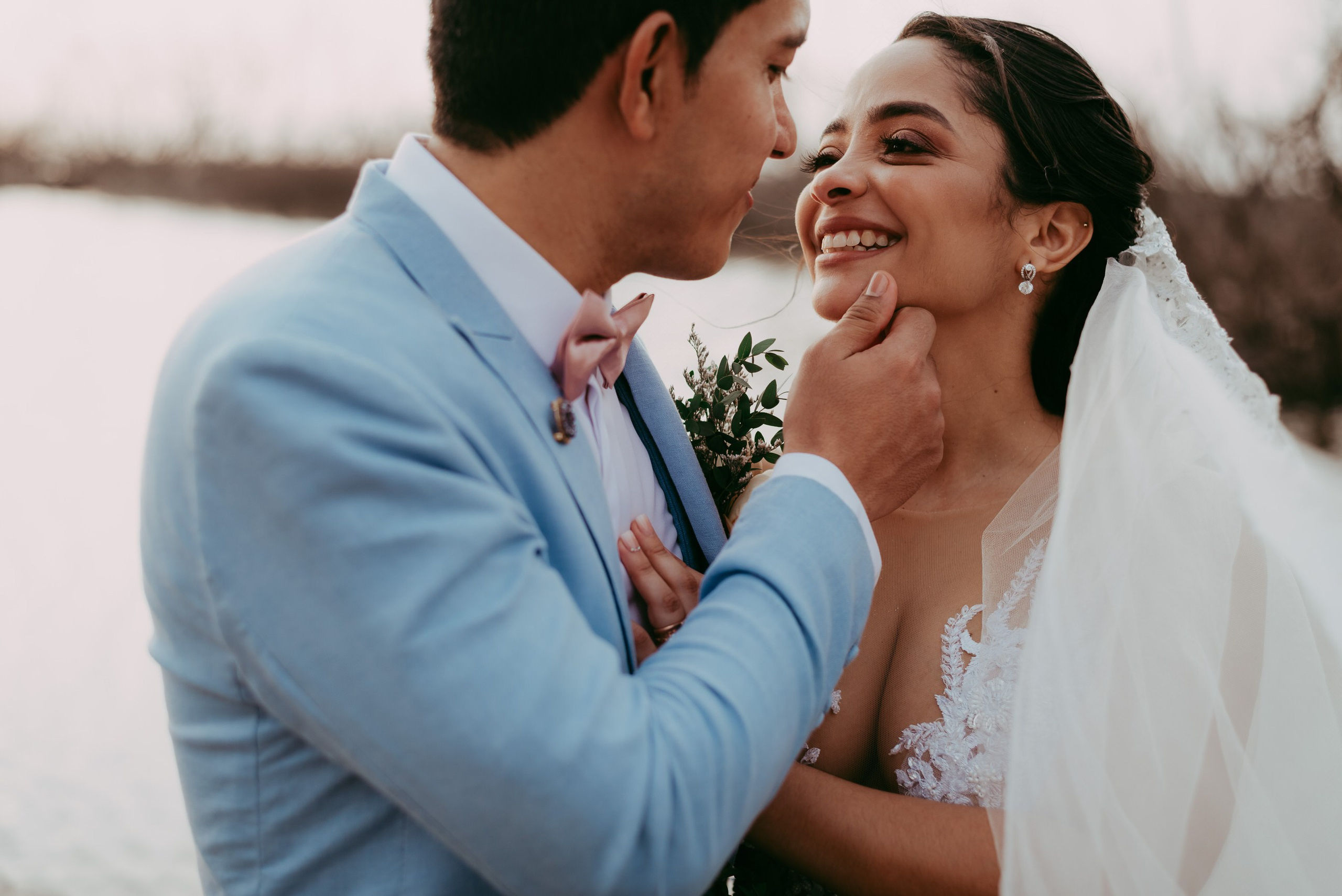 Fotógrafo profesional de bodas en Barranquilla. Fotógrafo profesional de bodas, embarazo y familias en Barranquilla