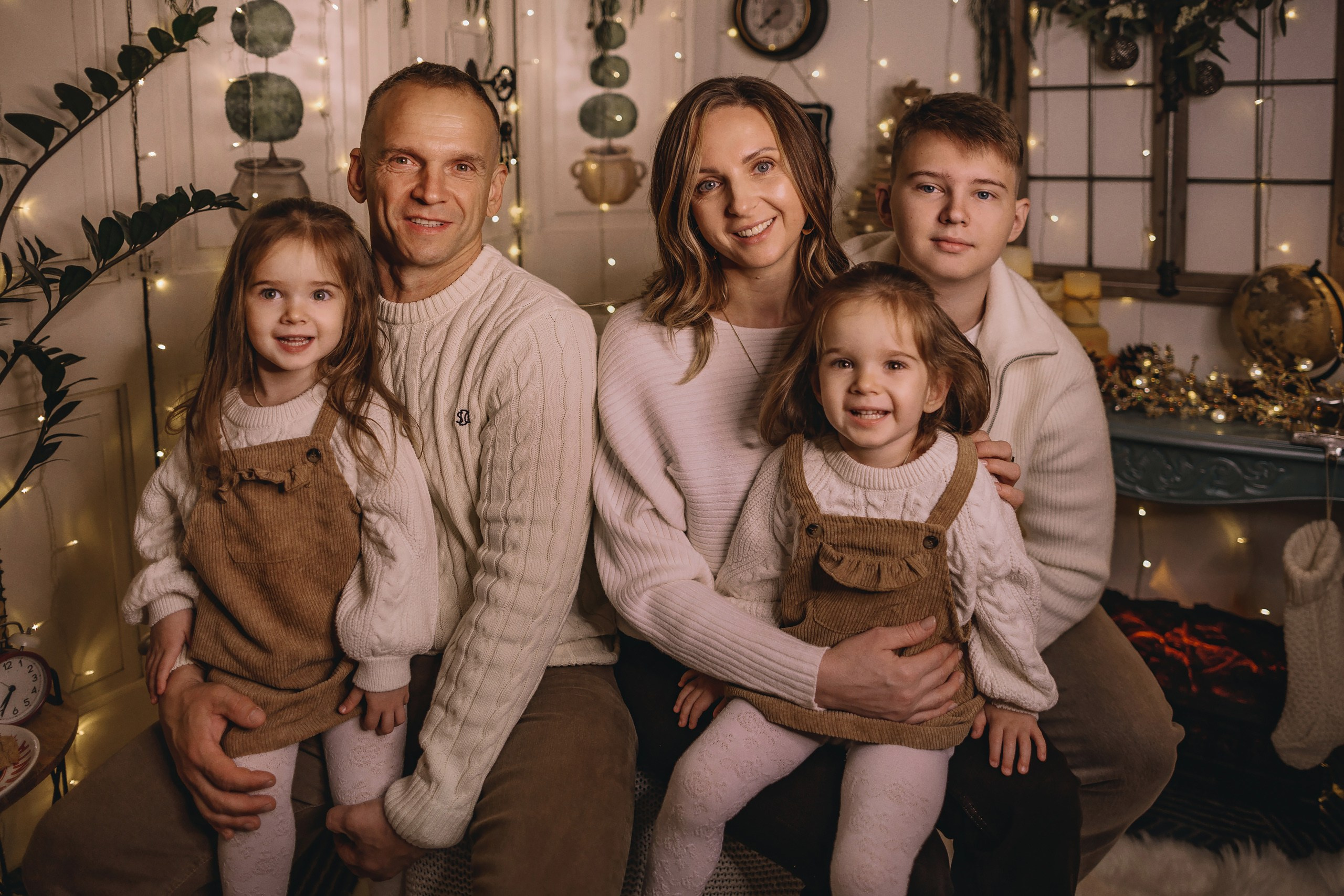 11.26.2025 Christmas Photoshoot. Wedding family event photographer in Chicago Nick Yushevich