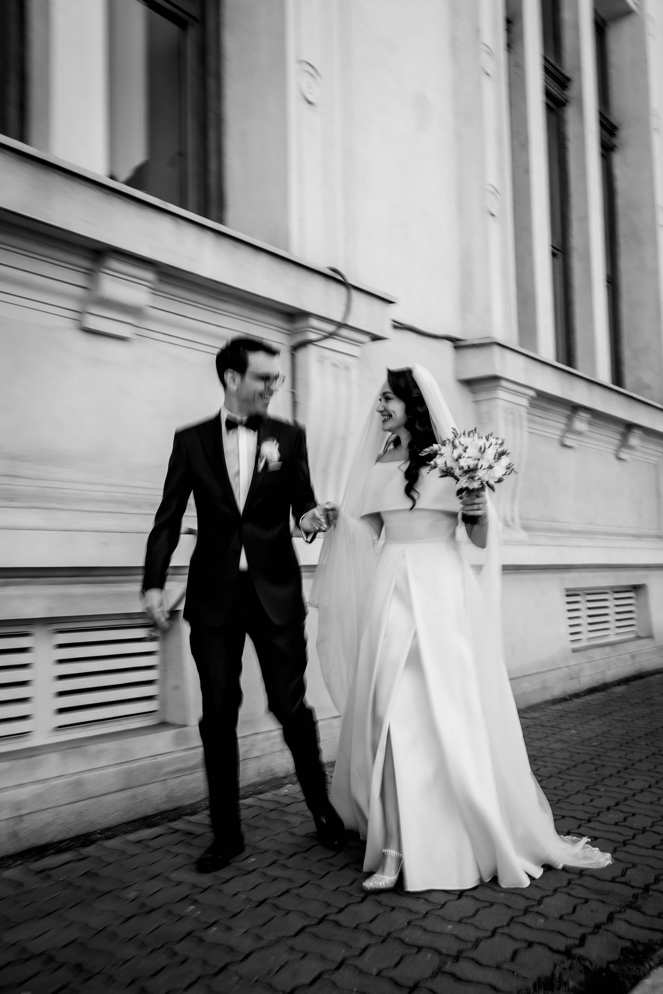 cuplu nunta portret cinematic exterior oras