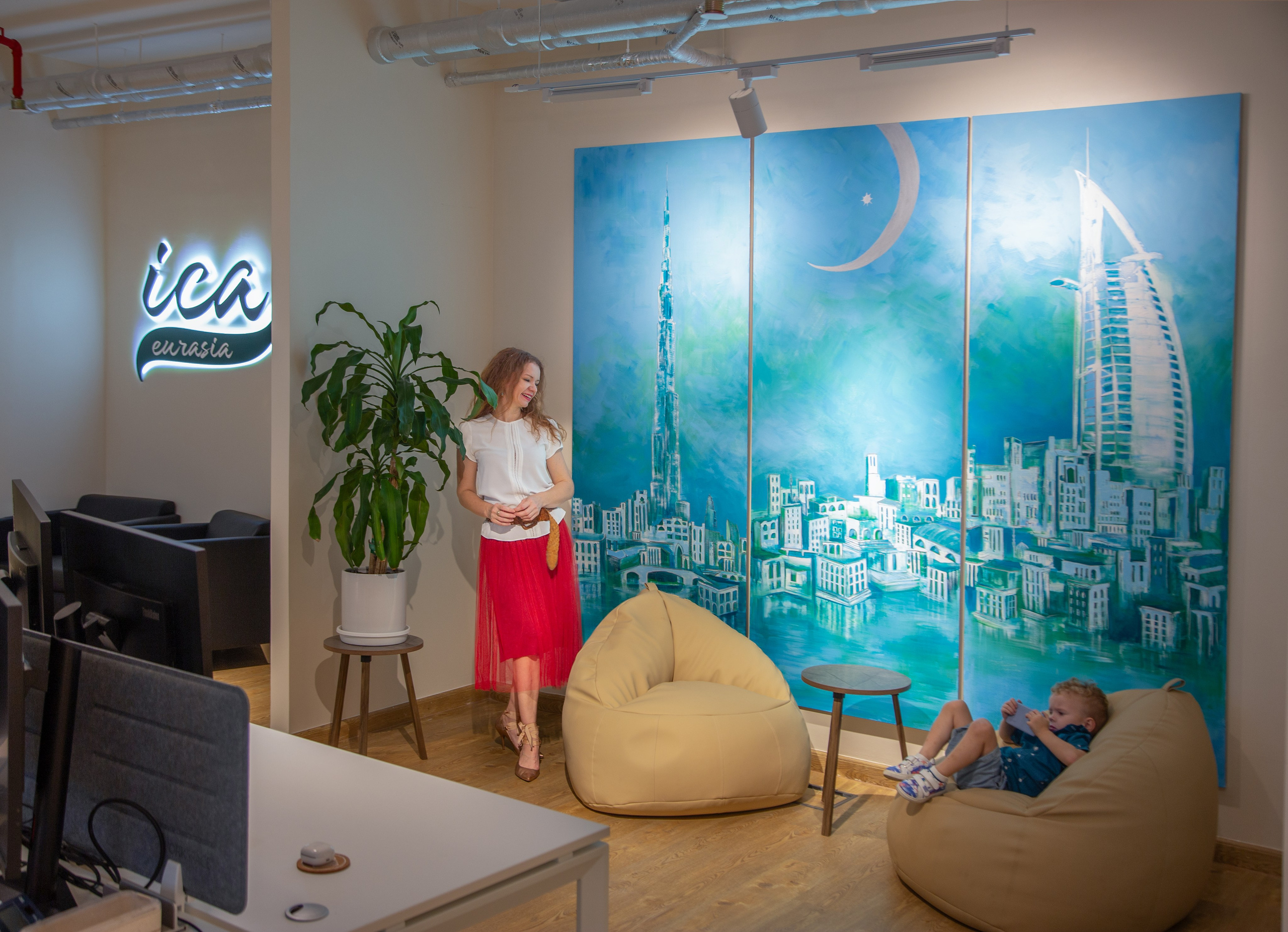 Created to order different artworks. Professional Artist, teacher of art, Artistic Photographer In Dubai (U