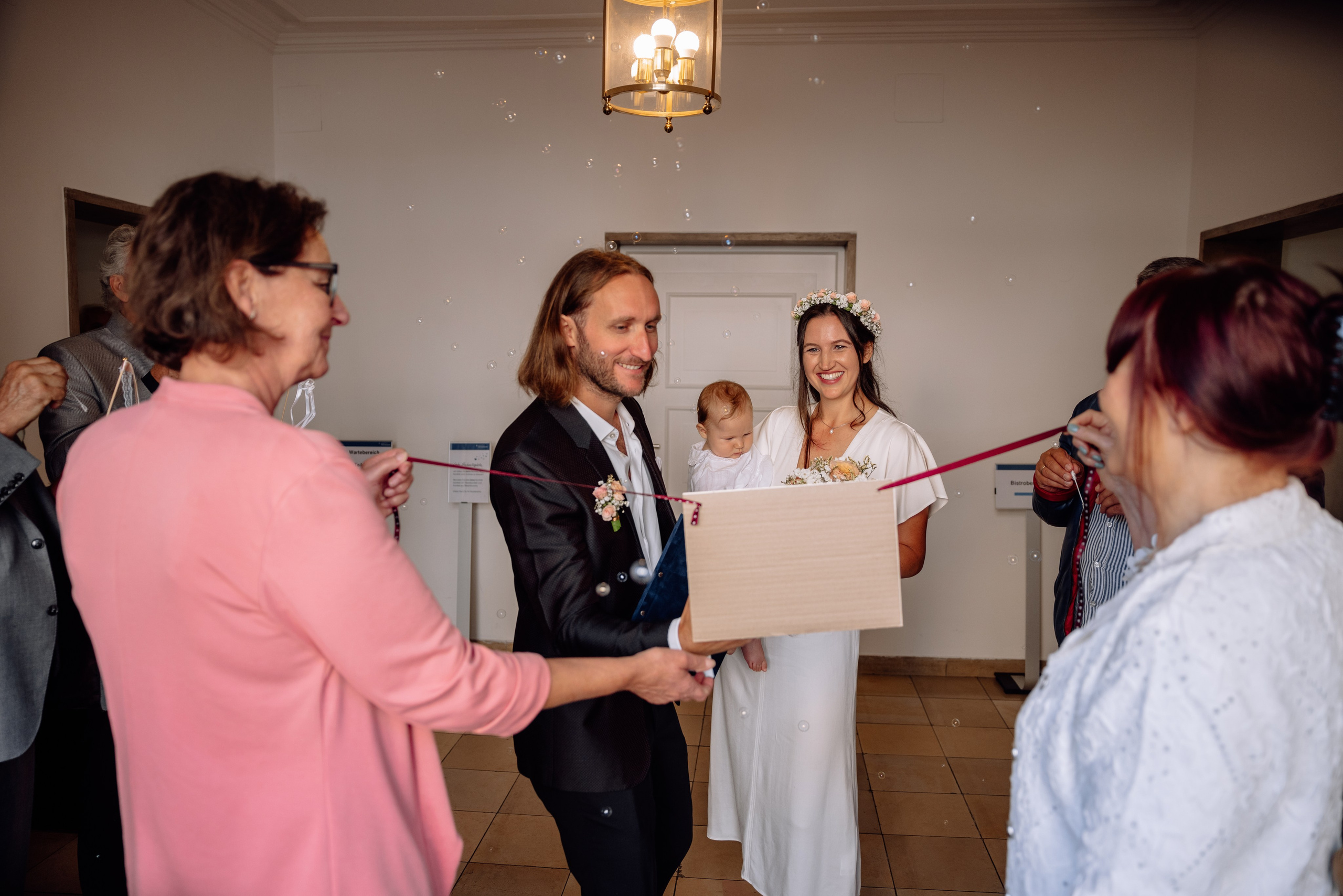 Kleine Familienhochzeit im Standesamt Mandlstrasse 14. Hochzeitsfotograf München Taufe Familienfotograf Tanja Mauke