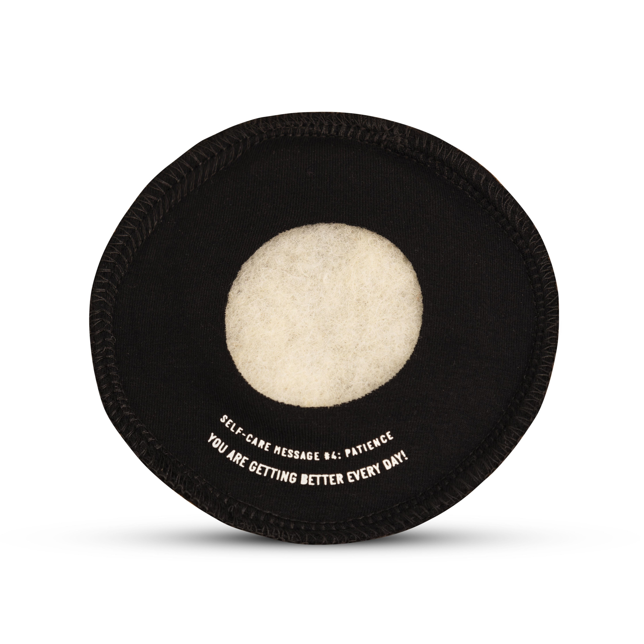 Katalogshot von postnatalen Frauenprodukten auf neutralem weißen Hintergrund