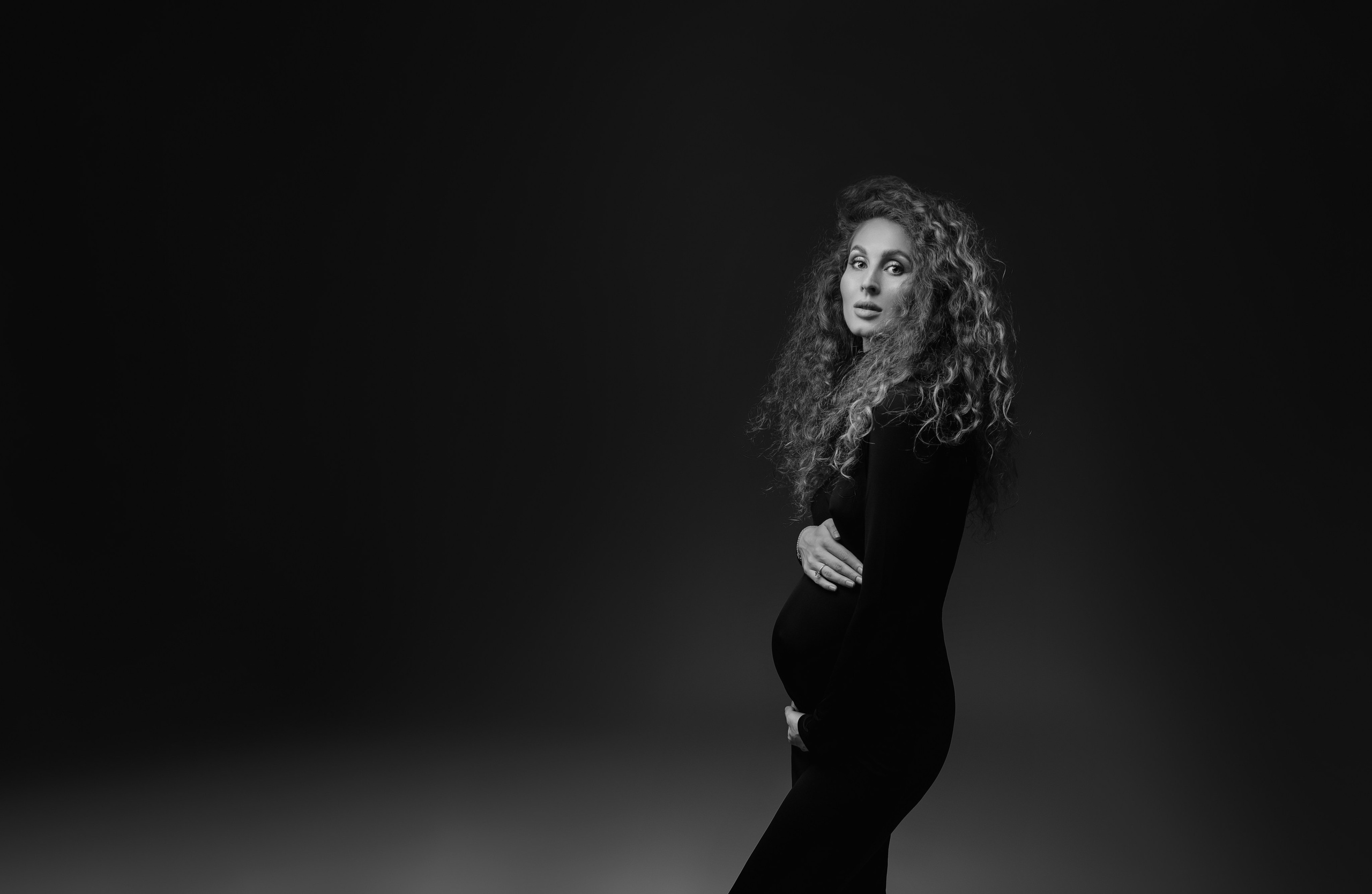 Studio Portrait, Maternity, Pregnancy, Family photography in Nice, France. MARIA VALUEVA Photographer in Nice, Cannes, Monaco, France, Europe, Istanbul, Turkey