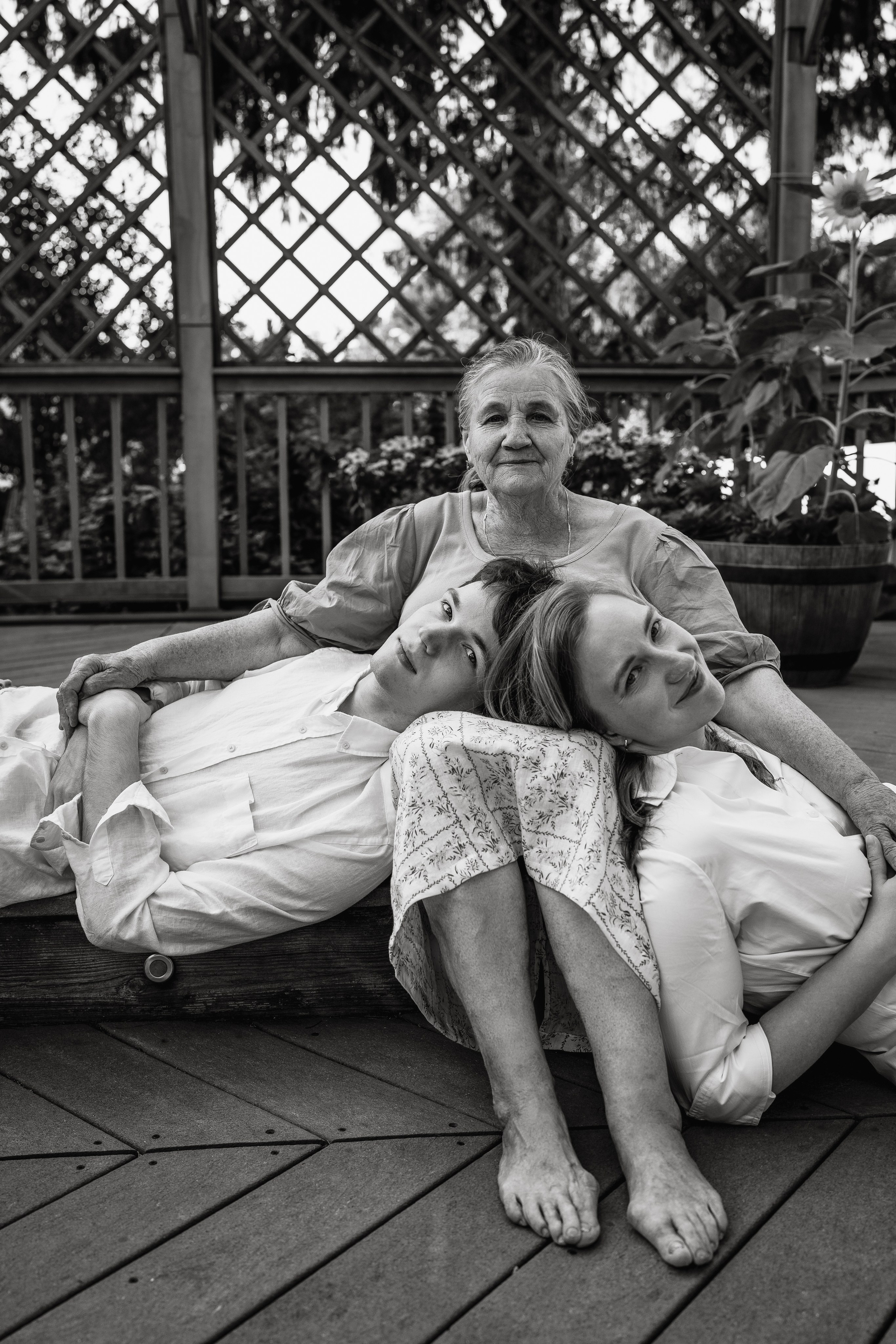 Big happy family. At home. Wedding and family photographer and videographer PA, NJ, NY, DE, MD