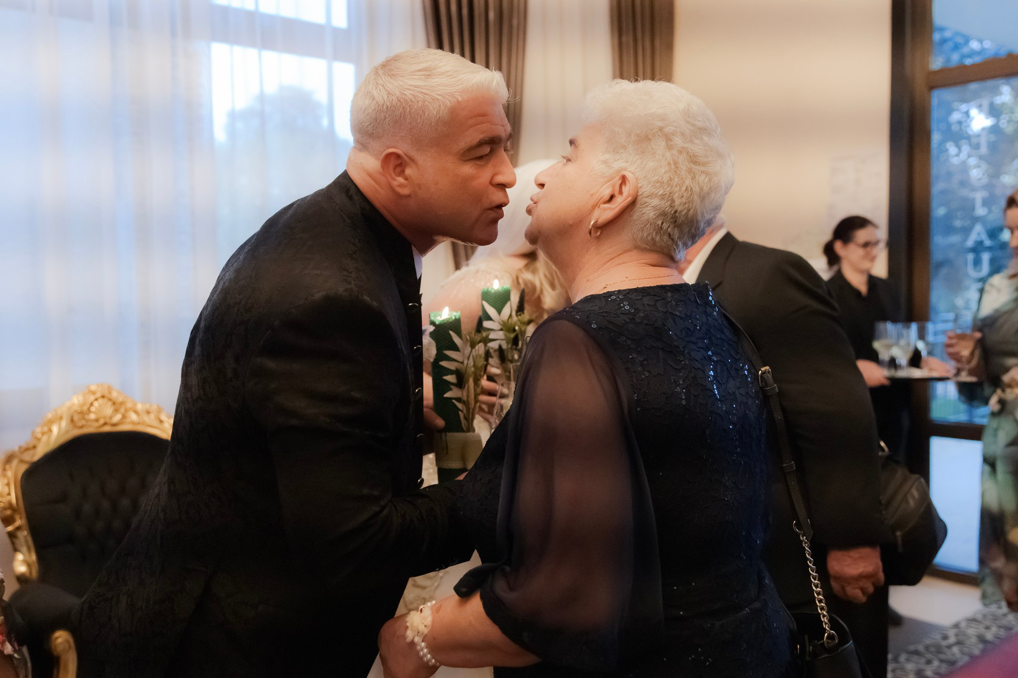 Mihai & Oana. Servicii foto-video profesionale, pentru momente de neuitat